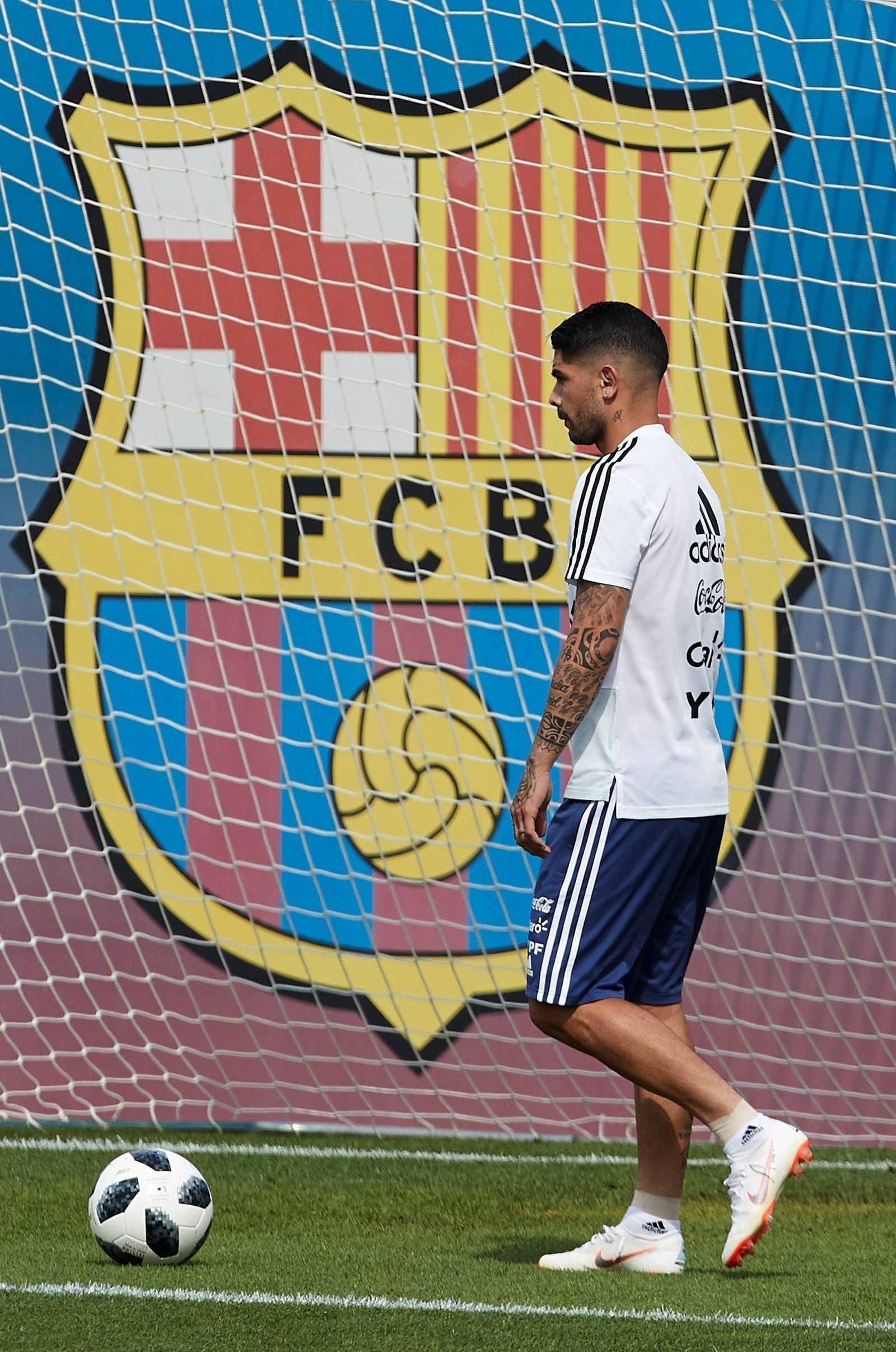 Éver Banega, entrenándose con Argentina en las instalaciones del Barça.