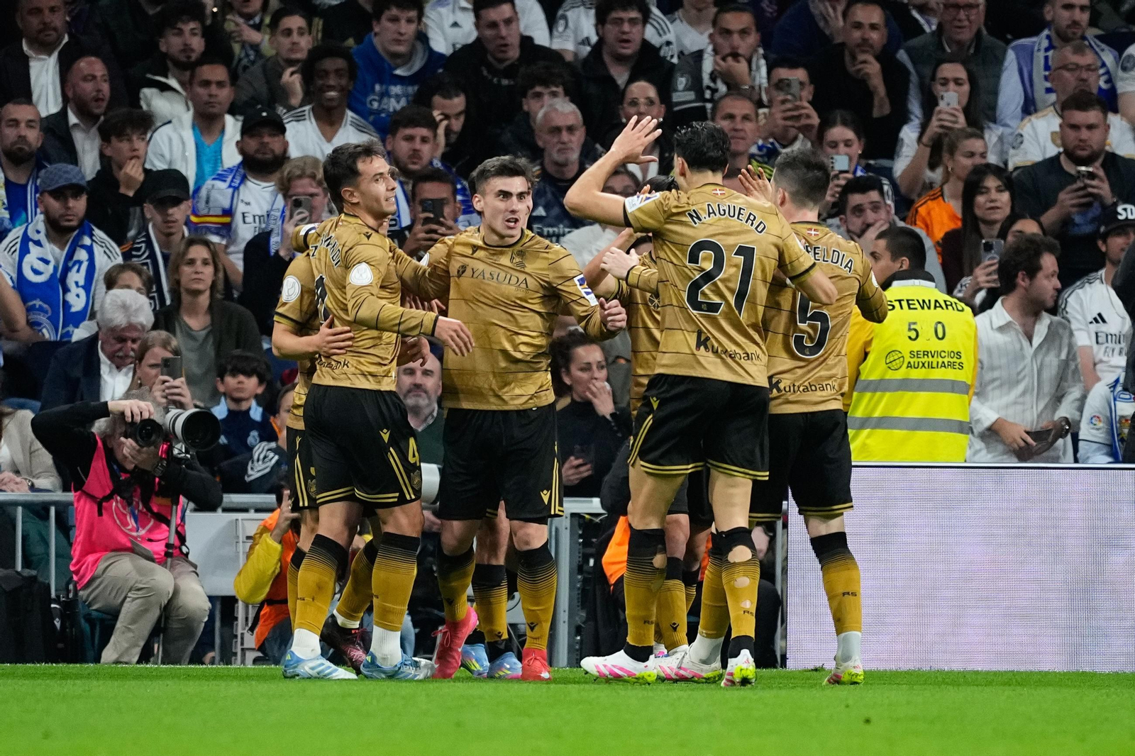 Las fotos del Real Madrid - Real Sociedad camino del Estadio de la Cartuja