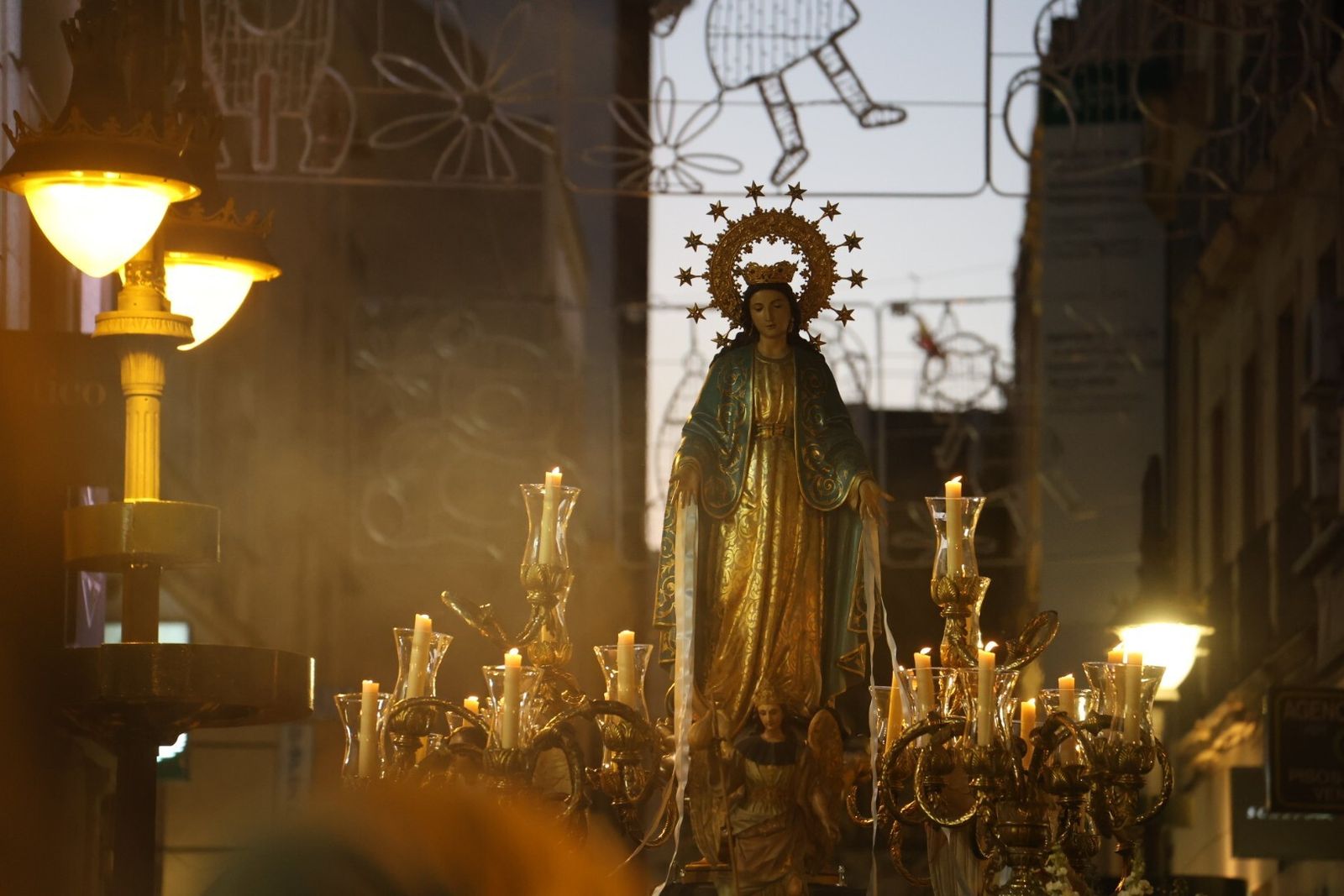 La procesión de la Virgen de la Milagrosa de Córdoba, en imágenes