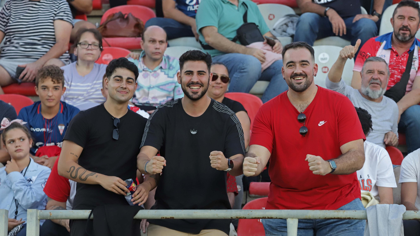 Fotos de la afición en el Nuevo Mirador