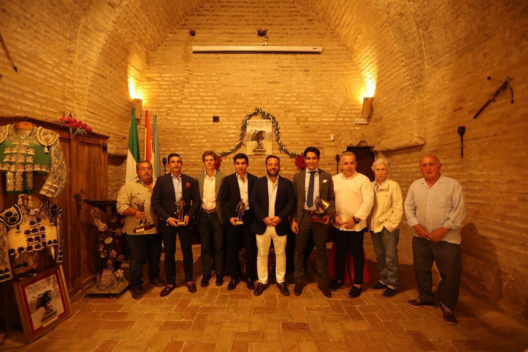 El Ayuntamiento de La Algaba premió a los mejores de su ciclo de promoción