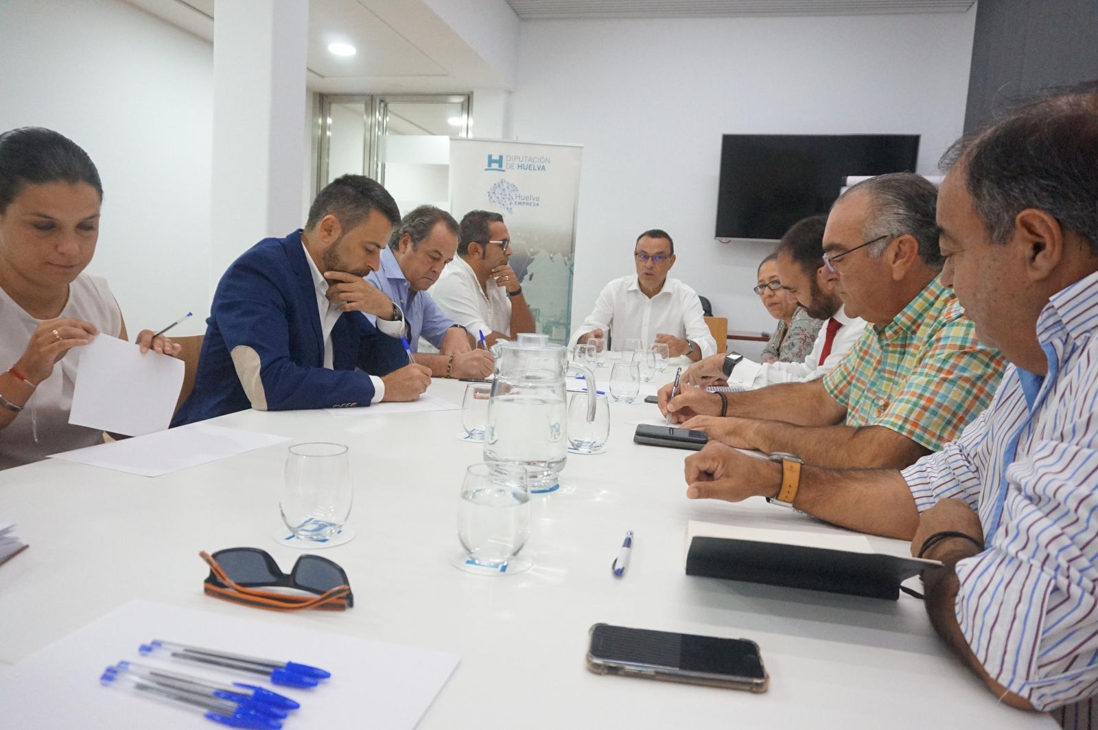 Reunión de la Mesa de la Pesca ayer en la Diputación.