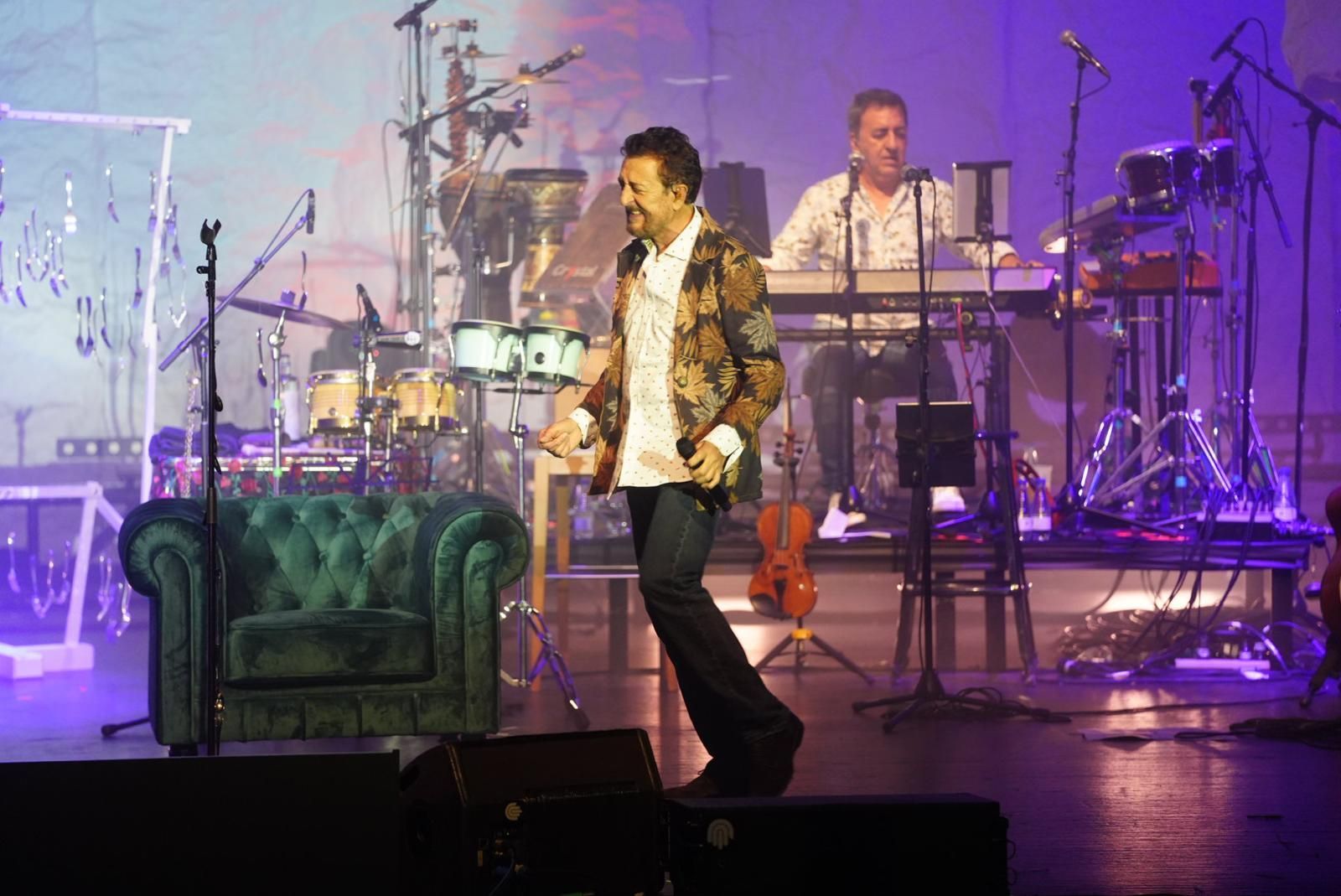 El concierto de Manolo García en el teatro El Silo de Pozoblanco, en fotografías