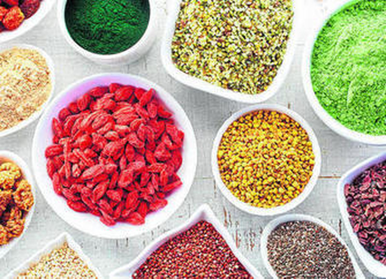 Frutas, algas, semillas, raíces, hierbas y hortalizas forman parte del grupo de los 'superfoods'.