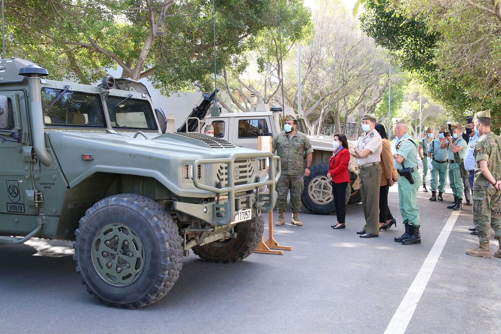Fotogalería de la ministra de Defensa, Margarita Robles, a La Legión