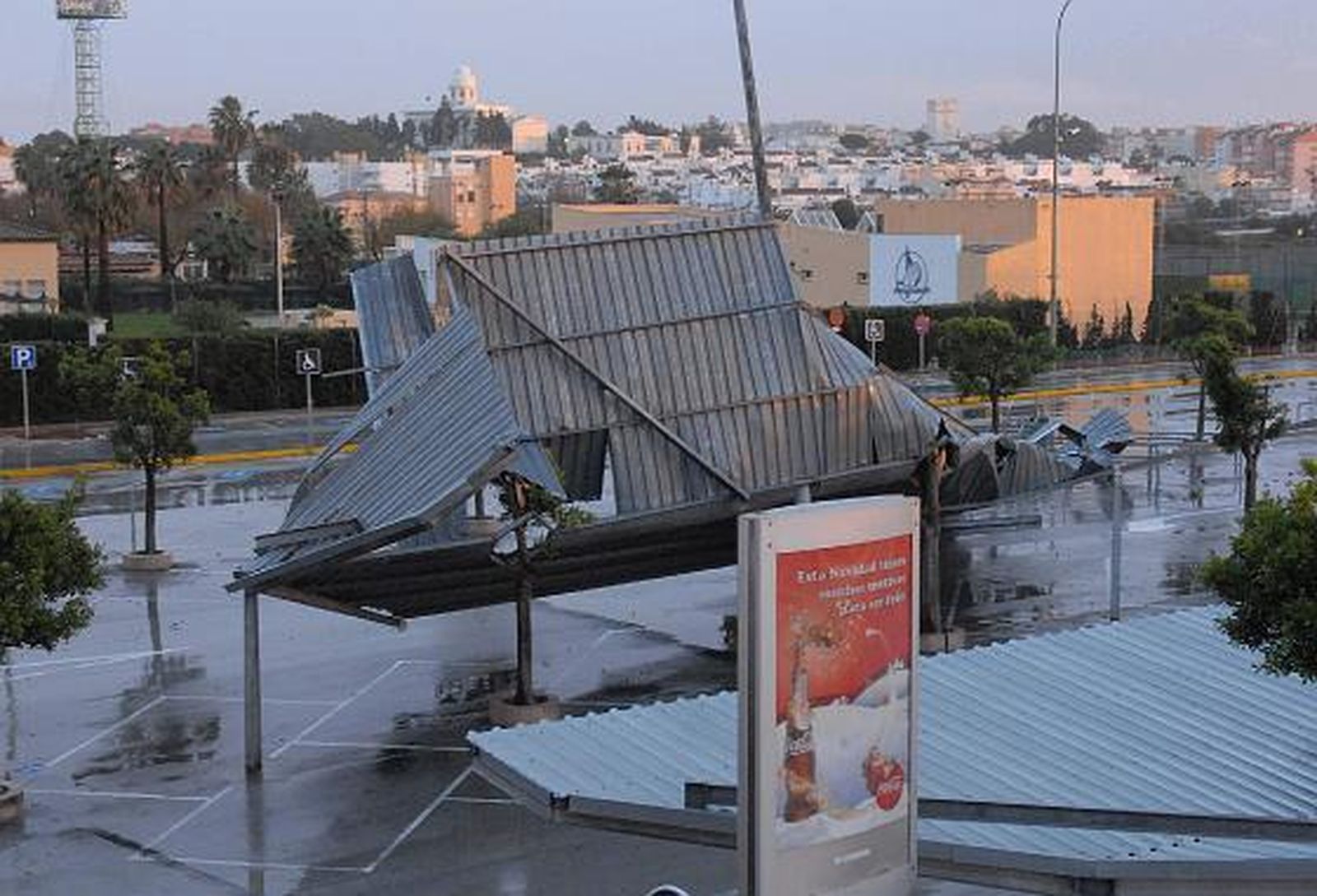 La lluvia y el viento causan múltiples destrozos en varias localidades de la provincia. 

Foto: Elías Pimentel