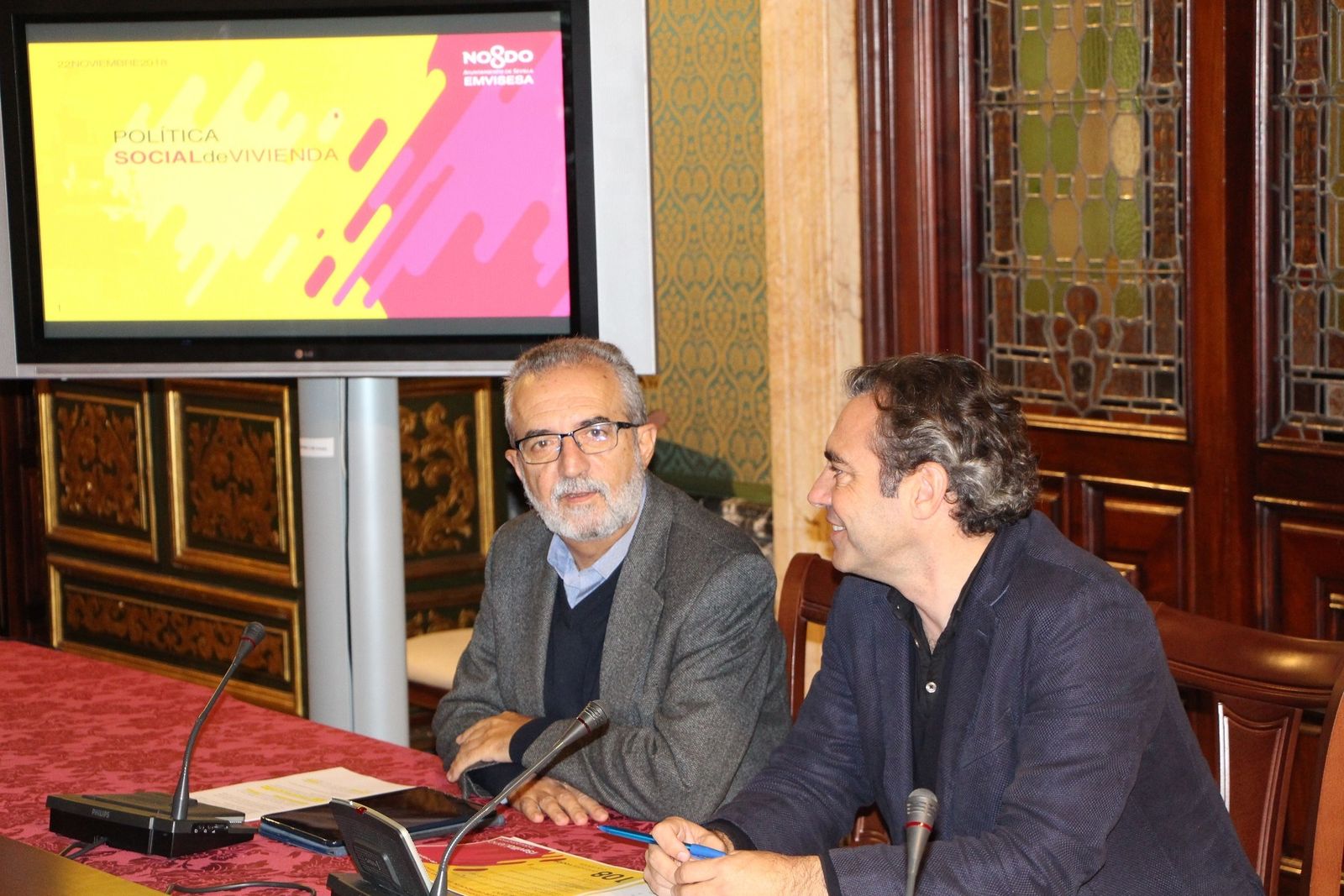 Flores y Castro informan sobre los detalles de ambos programas de Emvisesa.