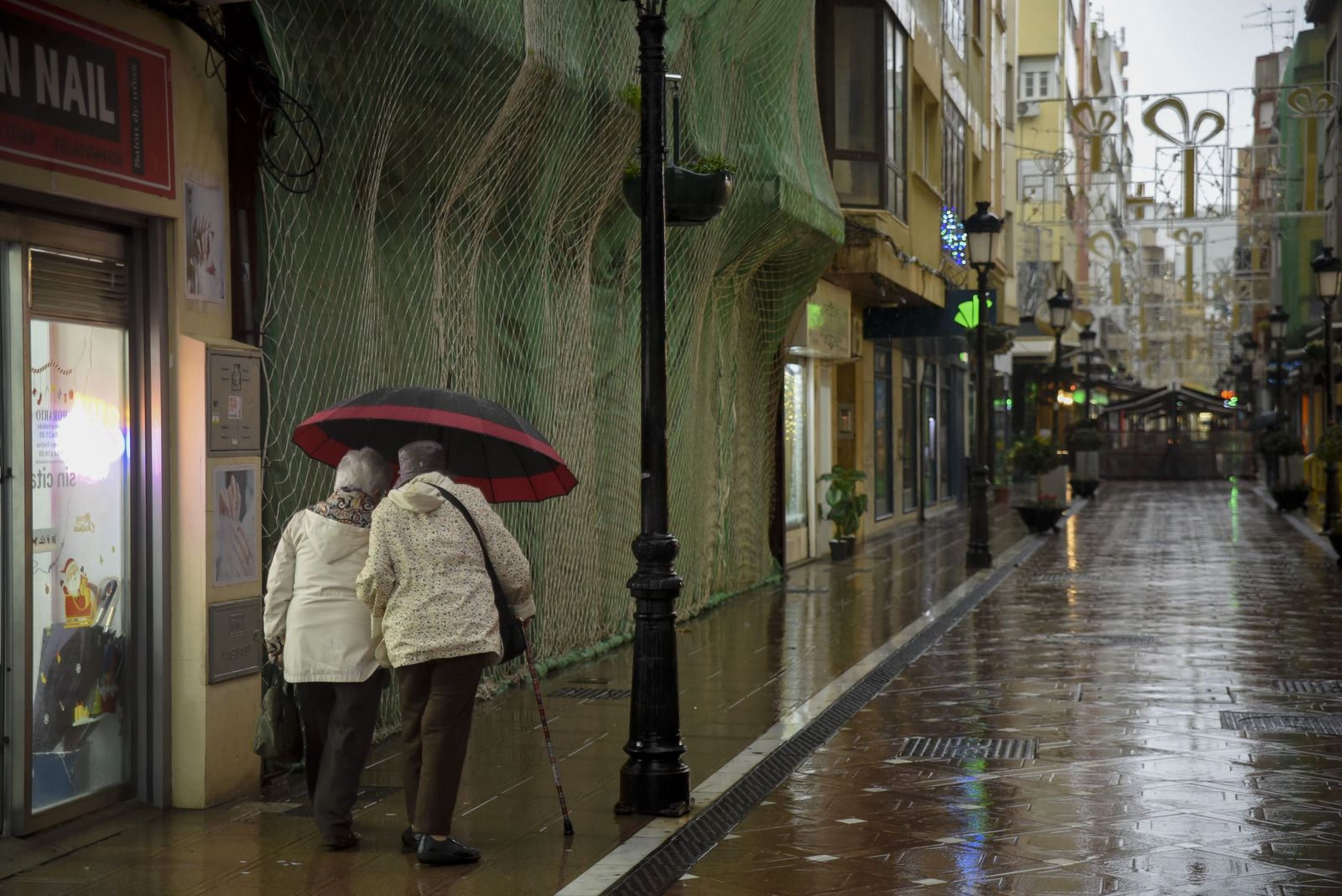 Las fotos de un sábado lluvioso en La Línea