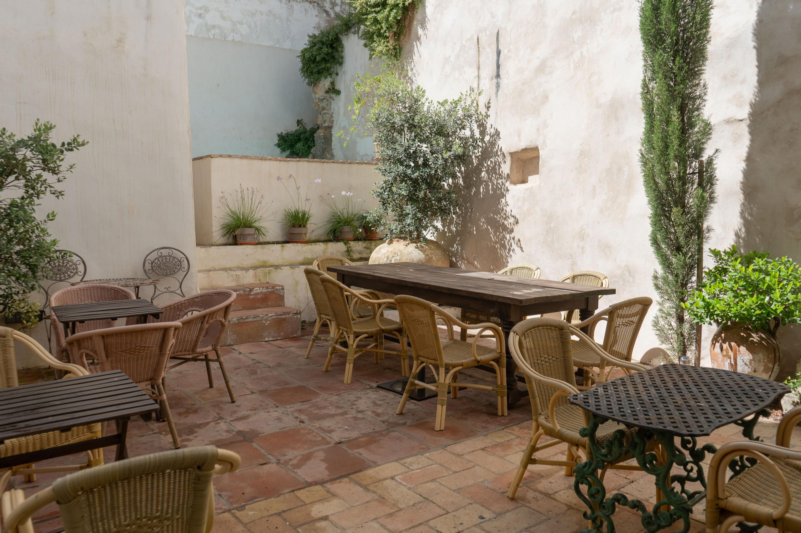 Comedor al aire libre del alojamiento. Comedor al aire libre del alojamiento.