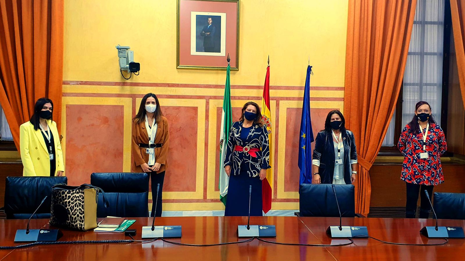 Carmen Crespo, junto a las premiadas.