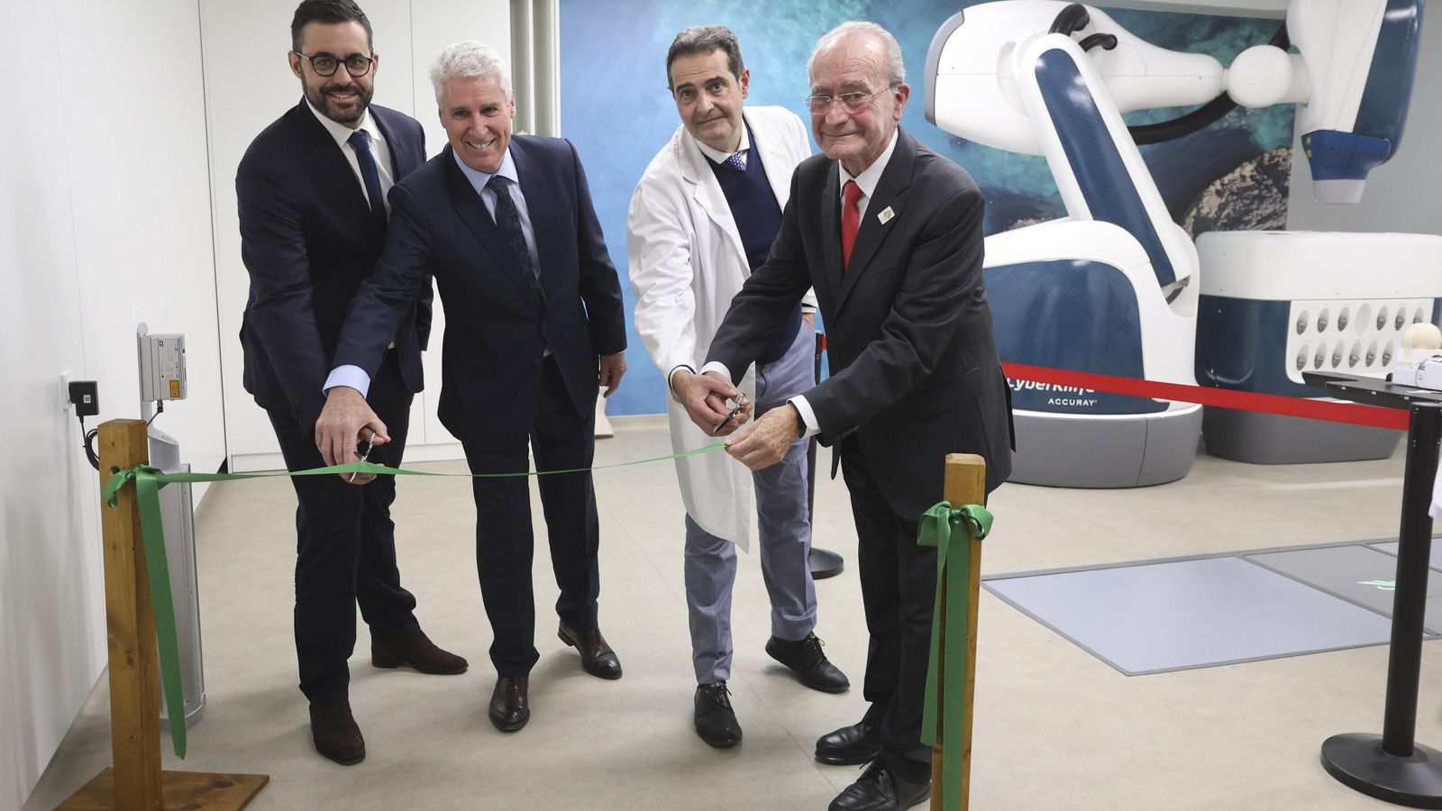 Capell, Arráez, Begara y De la Torre en el corte de cinta inaugural.