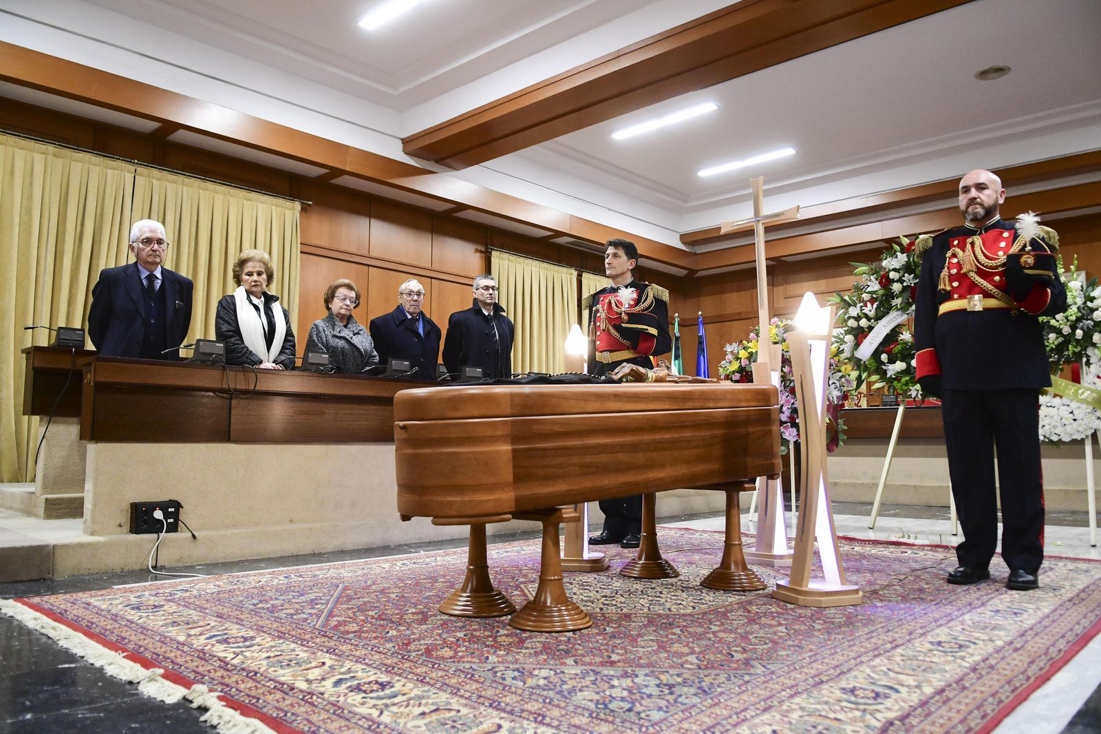 Las imágenes de la capilla ardiente de Pablo García Baena