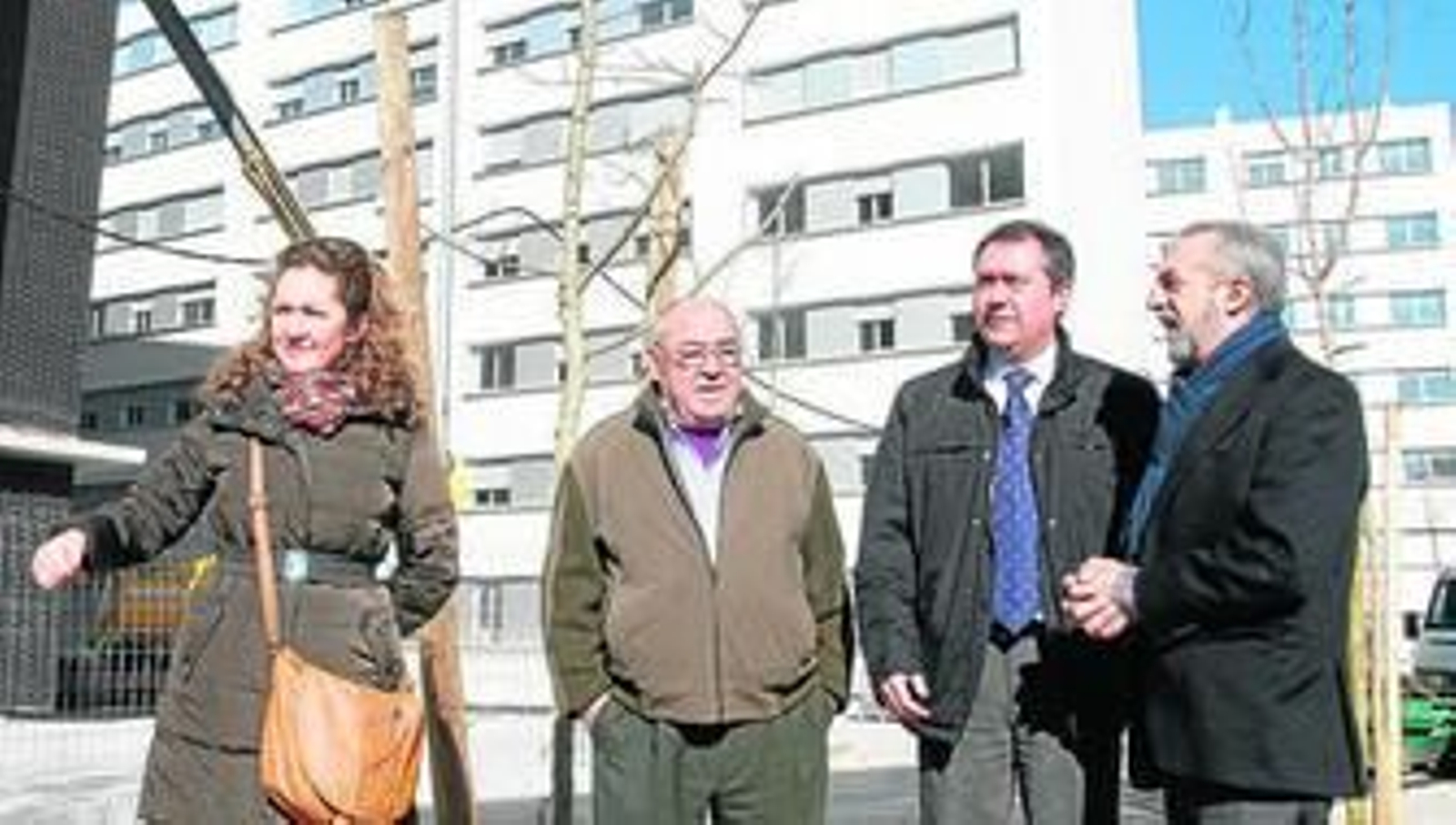 El portavoz del PSOE, Juan Espadas, durante la visita de ayer a Regiones Devastadas.