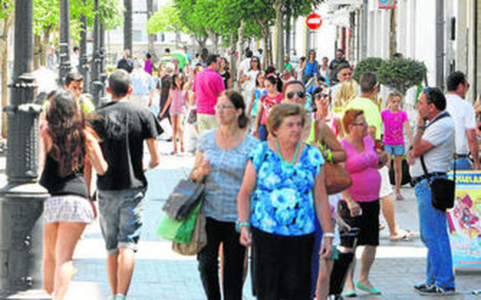 Imagen de una céntrica calle de la localidad este pasado verano.