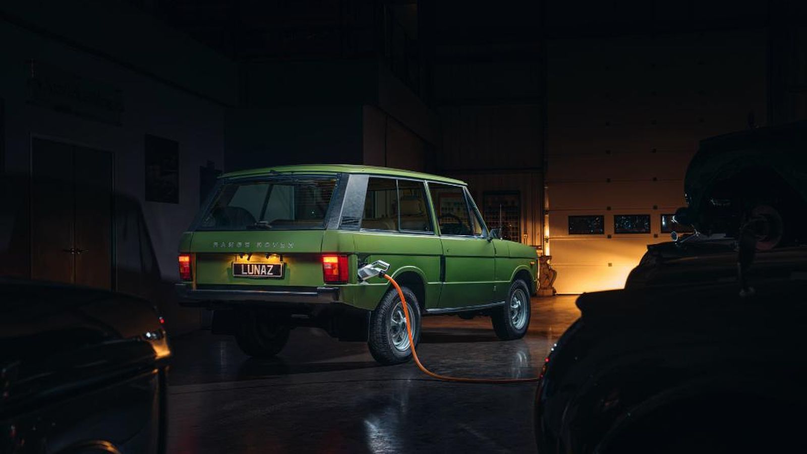 Lunaz no sólo restaura al completo los coches que vende, sino que los convierte en vehículos eléctricos plenamente utilizables.