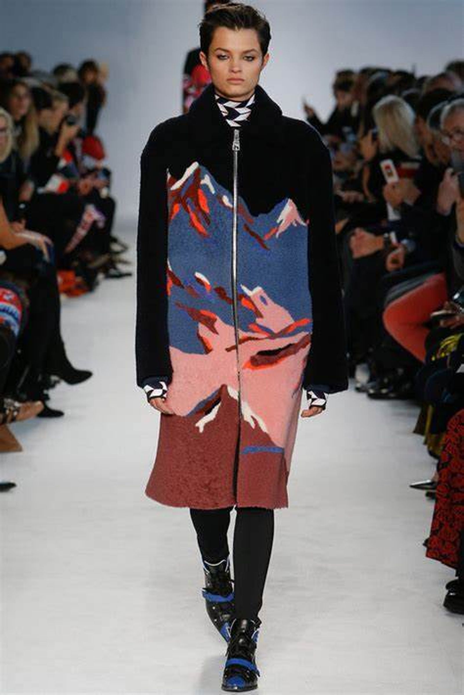 Abrigo de la firma Emilio Pucci de su última colección otoño-invierno.