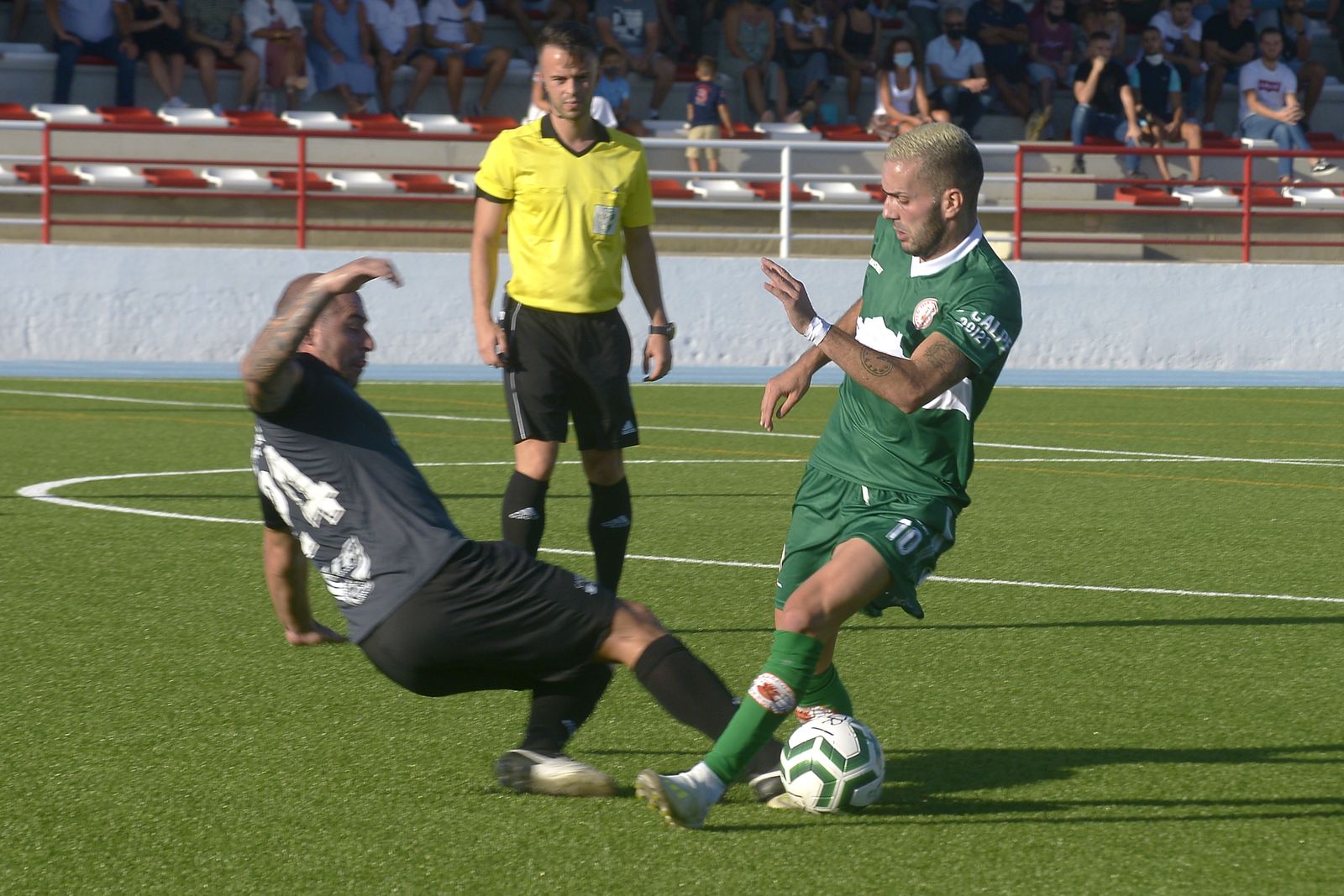 Fotos del partido entre UD San Roque y San Bernardo