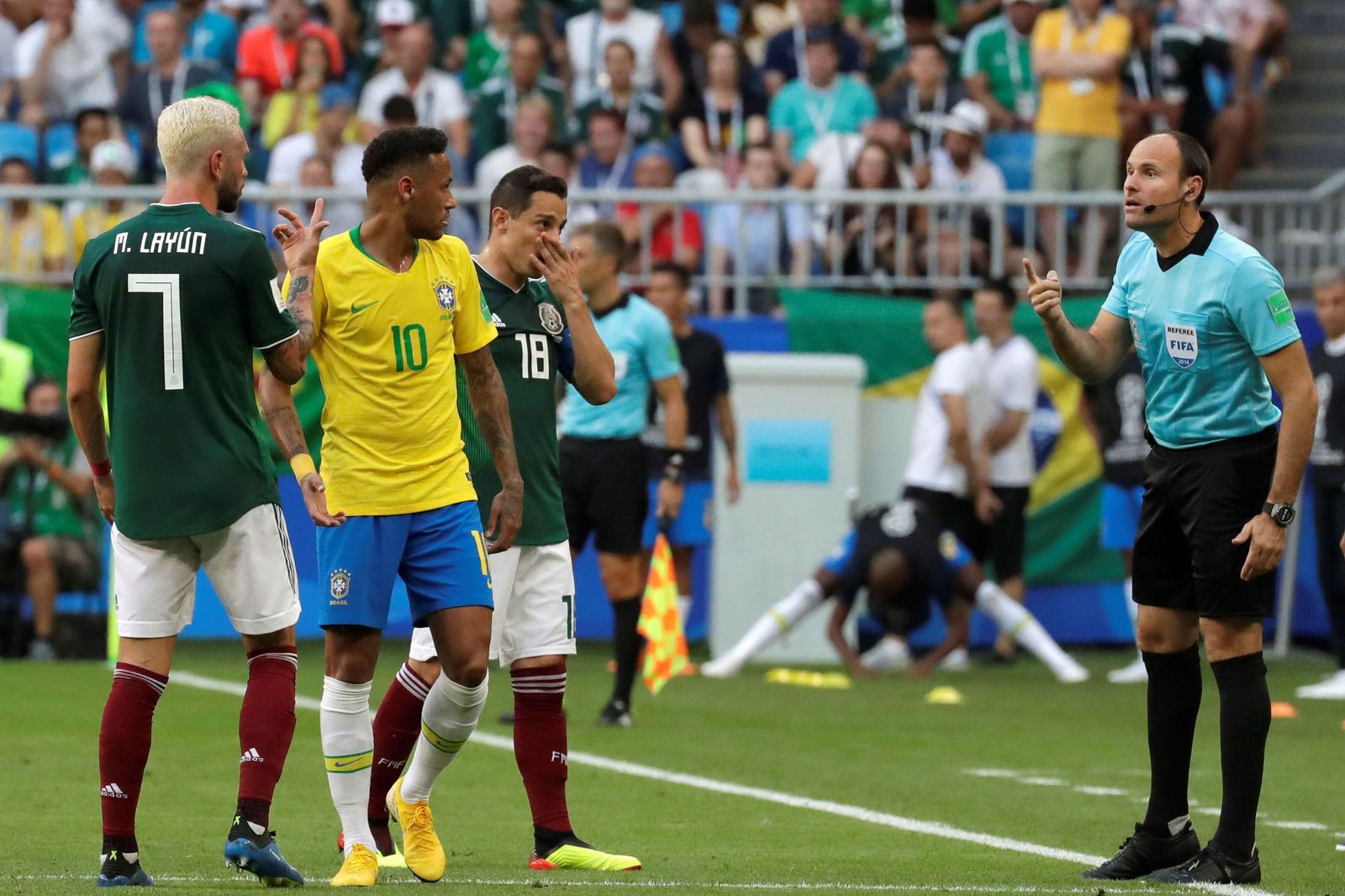 Mateu Lahoz, en el partido entre México y Brasil