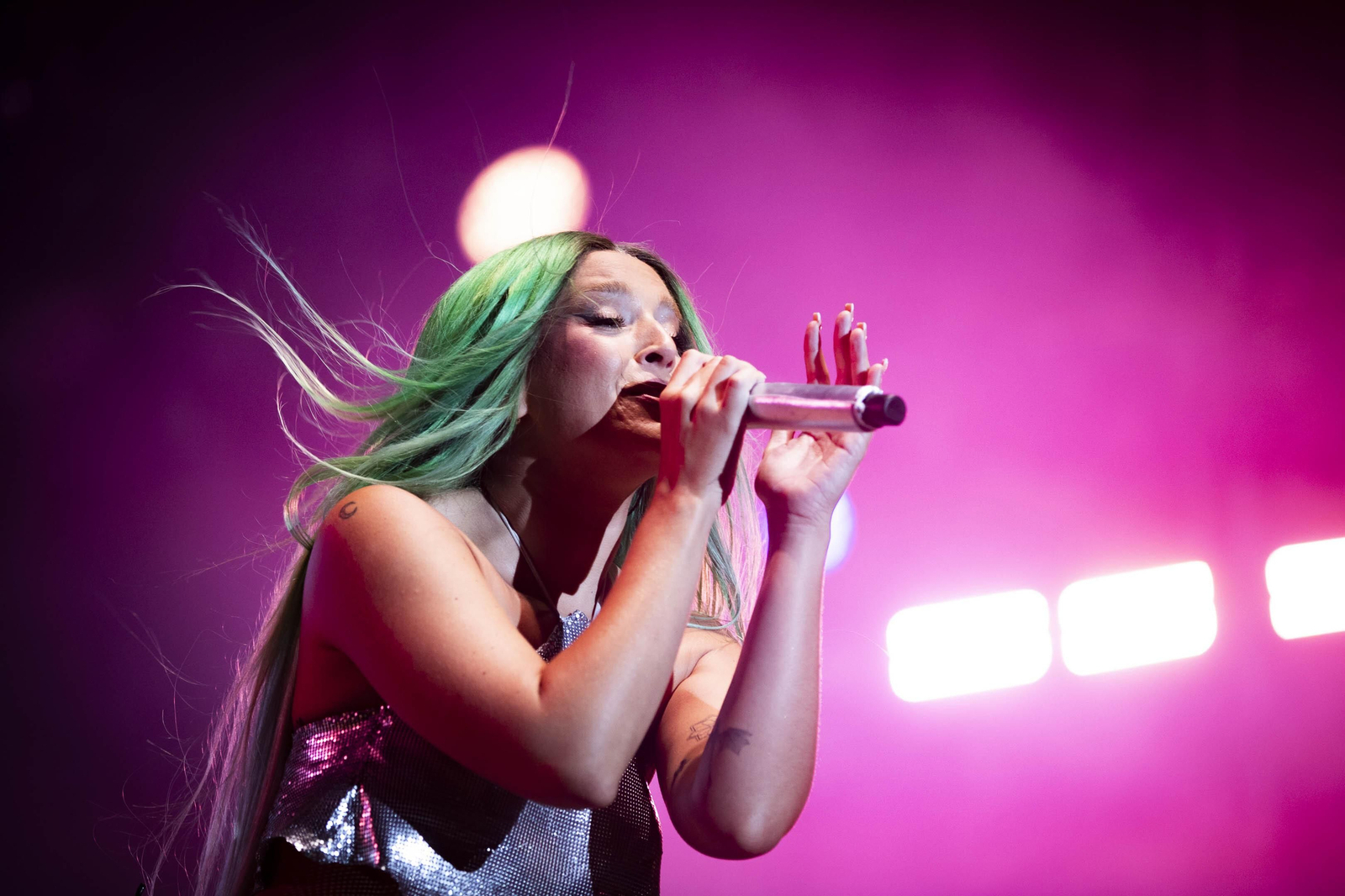 Búscate en las imágenes del concierto de Lola Índigo en Concert Music Festival de Chiclana