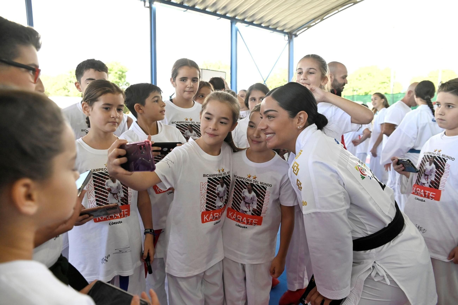 El Equipo Atama disfruta en Córdoba de la maestría de María Torres, campeona del mundo de kárate