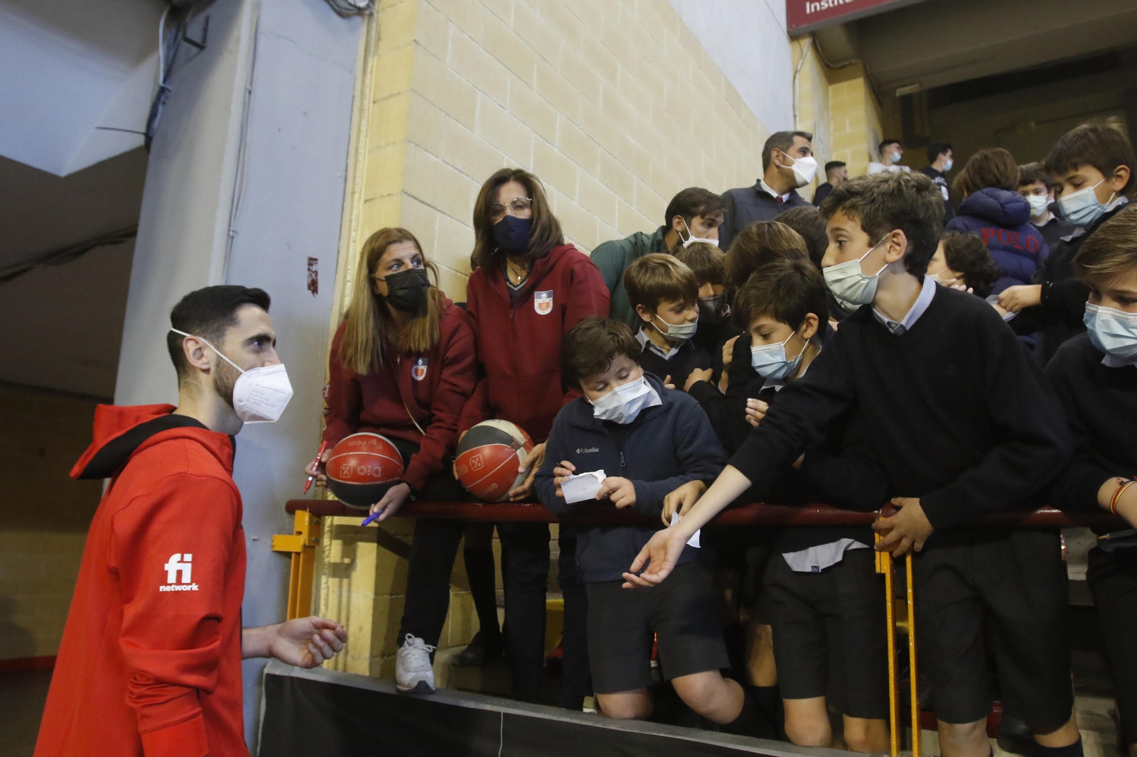 La selección española de baloncesto abre el entrenamiento en Córdoba a los más jóvenes, en imágenes