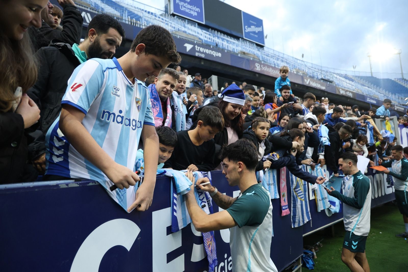 Búscate en las fotos del entrenamiento del Málaga CF en La Rosaleda