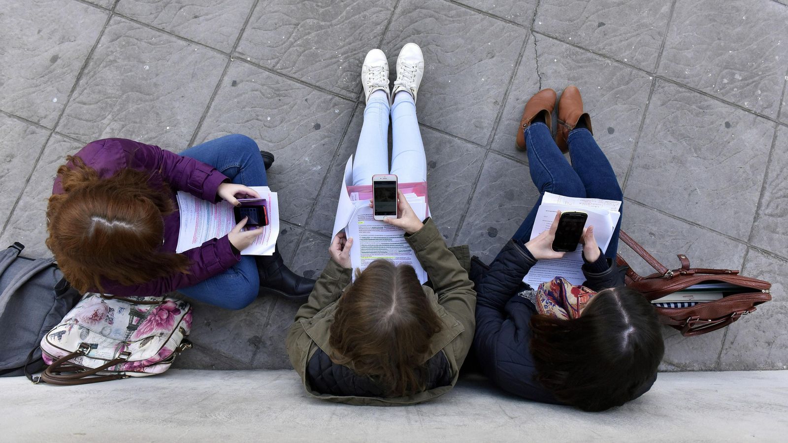 Los jóvenes son los que más emplean las redes sociales.