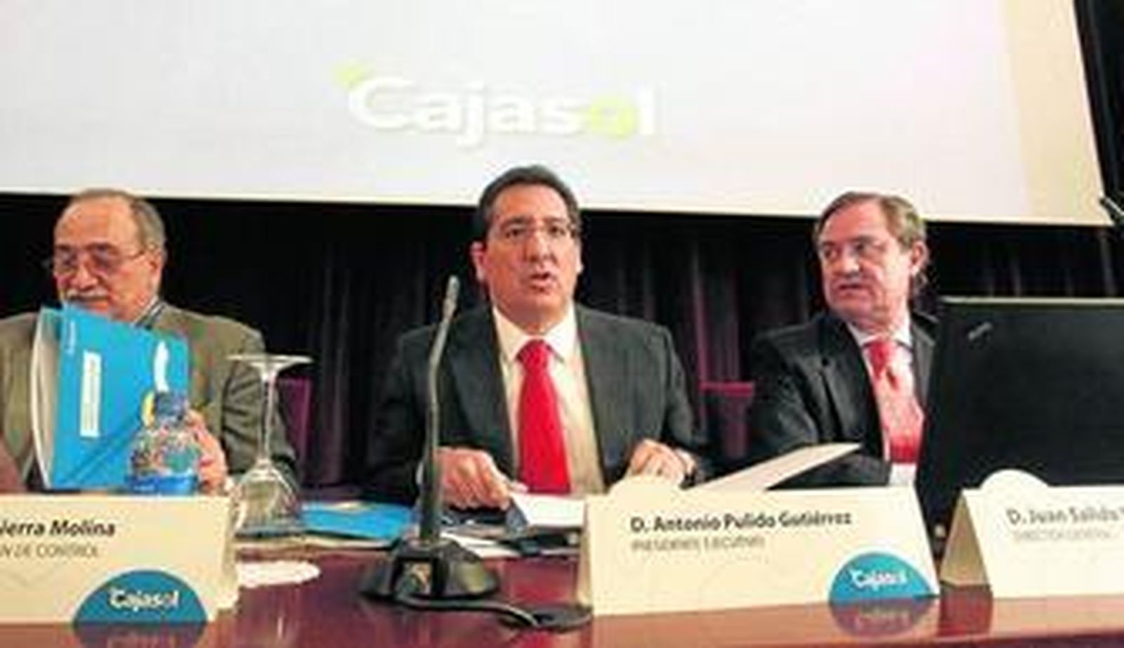 Cajasol cierra la fusión con Banca Cívica