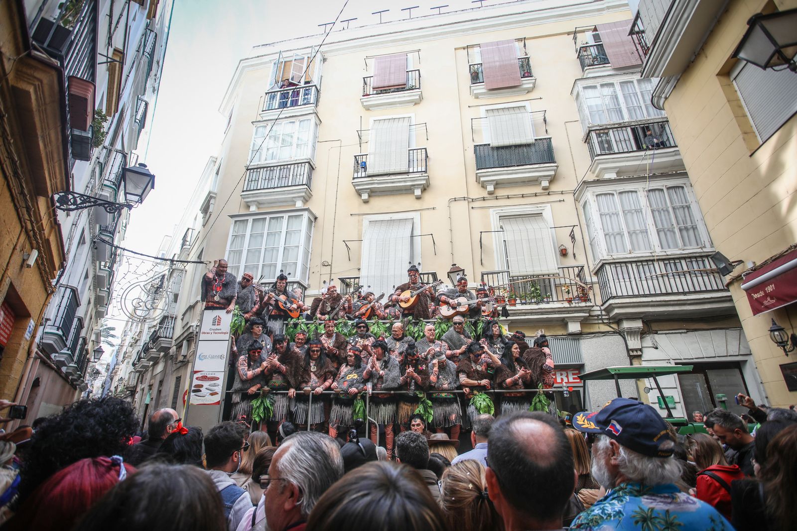 Batalla de coplas en el centro histórico