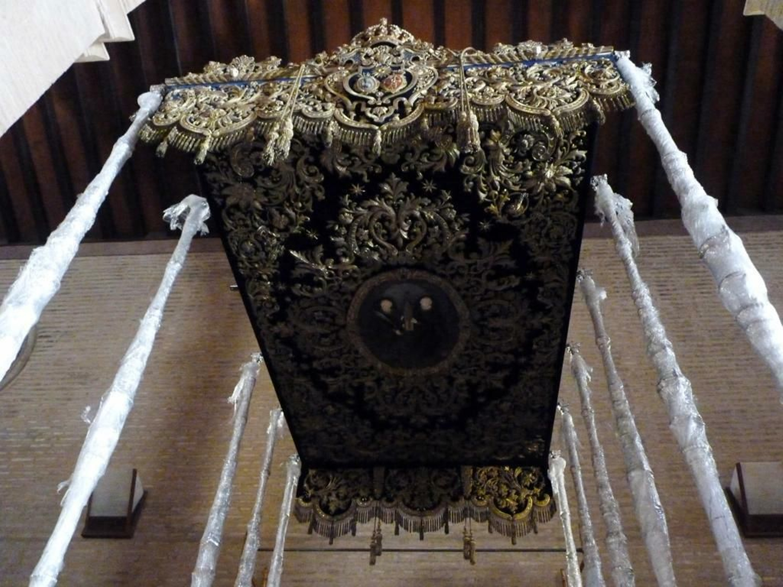 El palio diseñado por Garduño ya en Santa Marina.