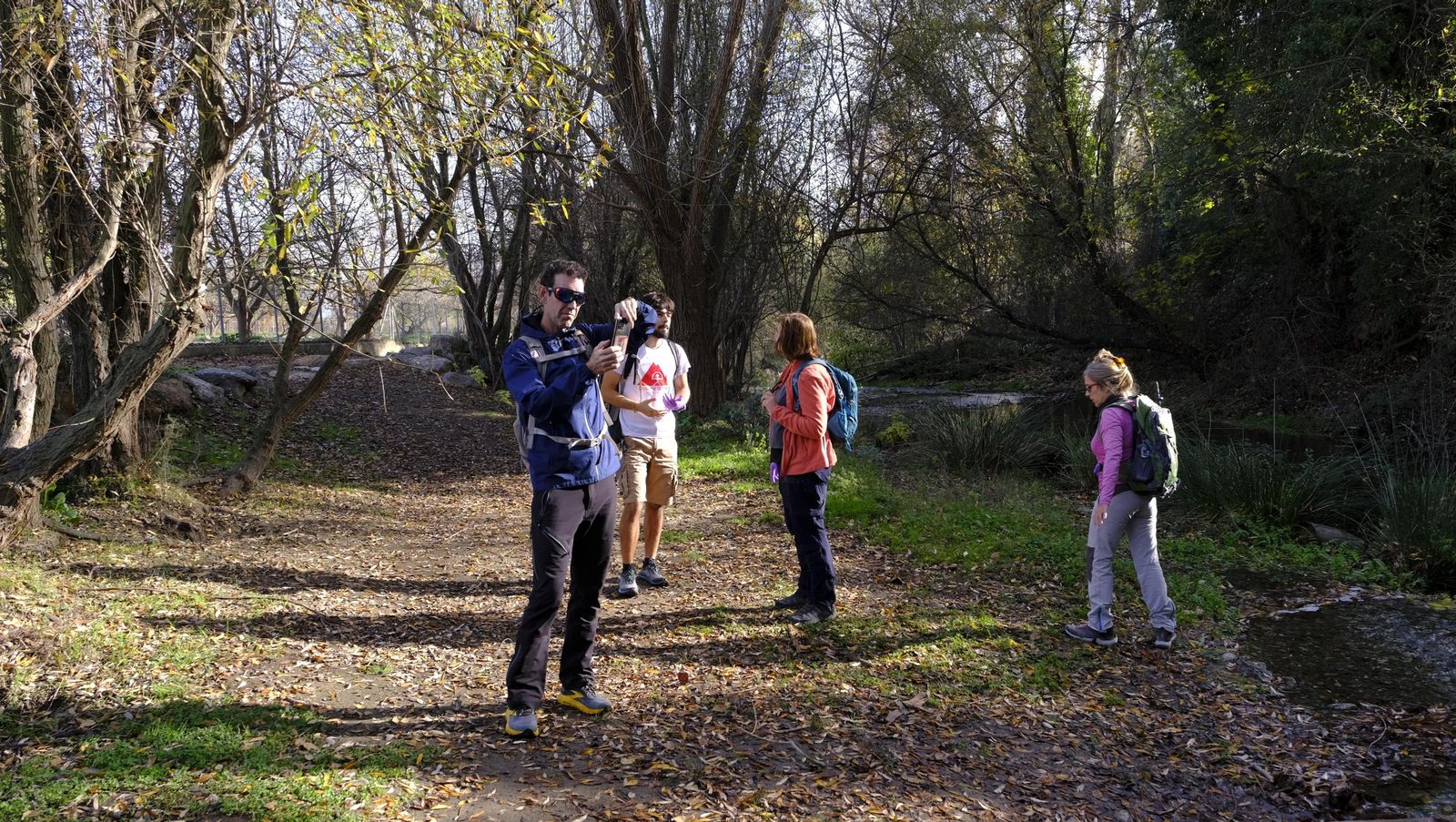 Limpieza y senderismo por la Alpujarra, en imágenes