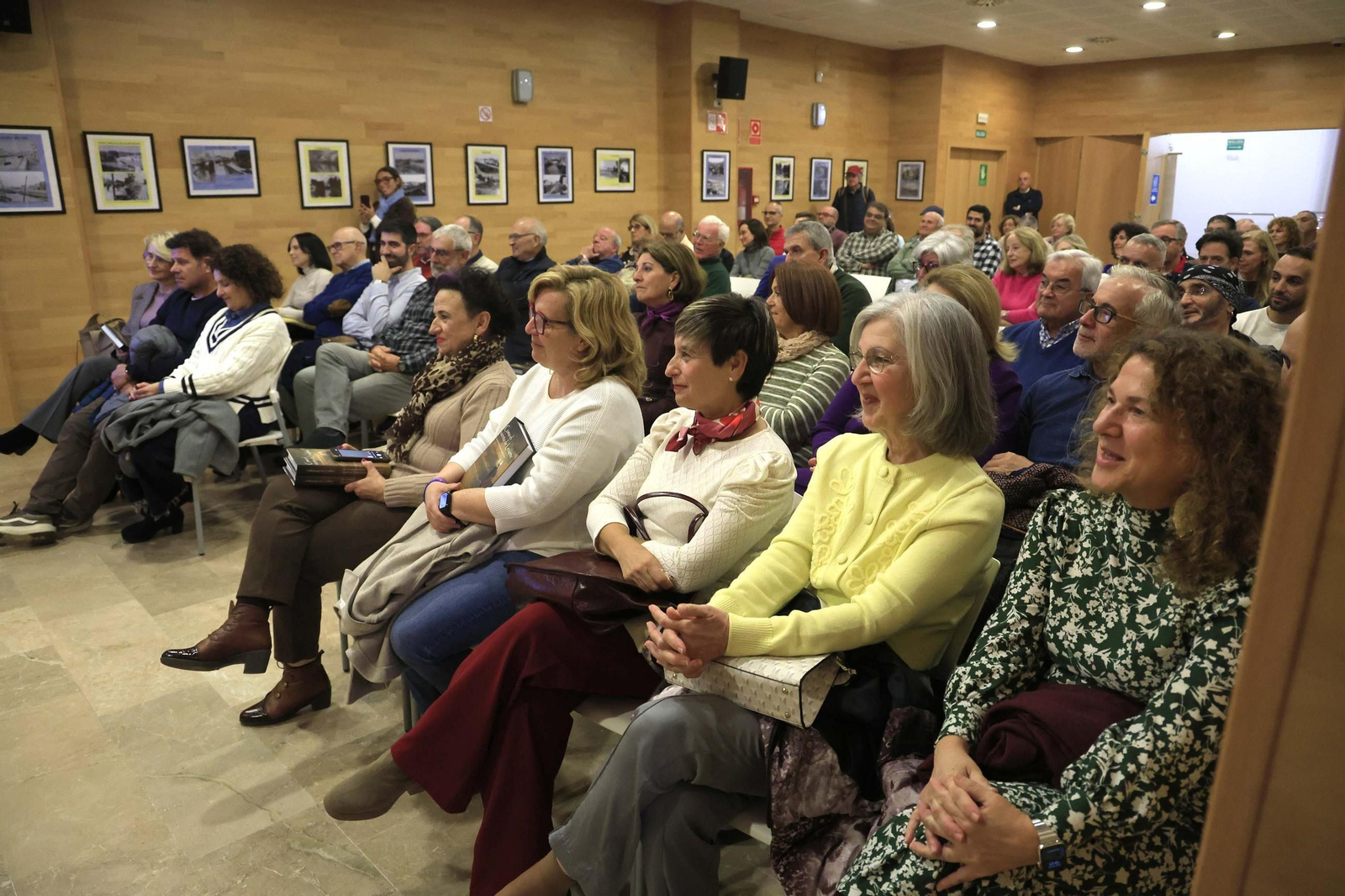 Las fotos de la presentación del libro de Ángel Sáez 'Como el viento de Levante'