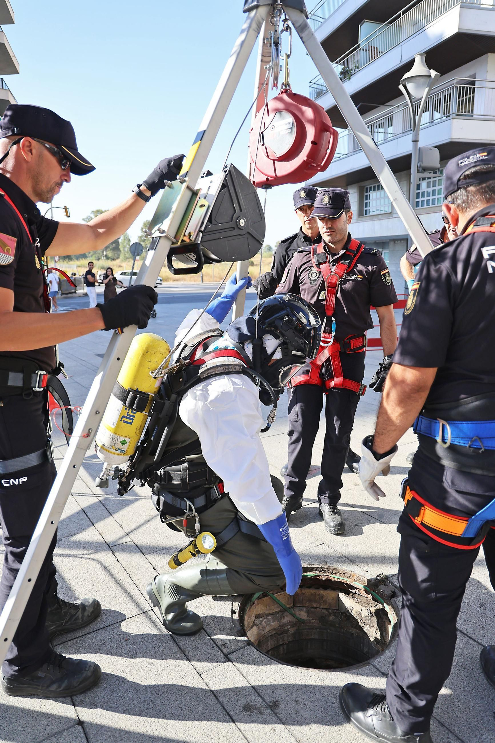 Así trabaja la Unidad de Subsuelo de la Policía para garantizar la seguridad en Huelva durante la Magna