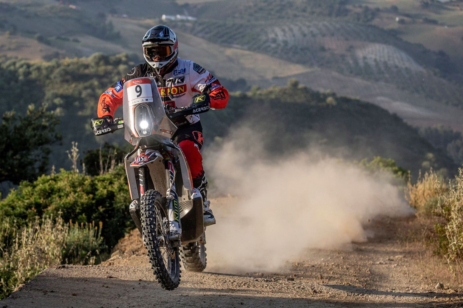 Los grandes del Dakar enseñan el paisaje rural de Andalucía