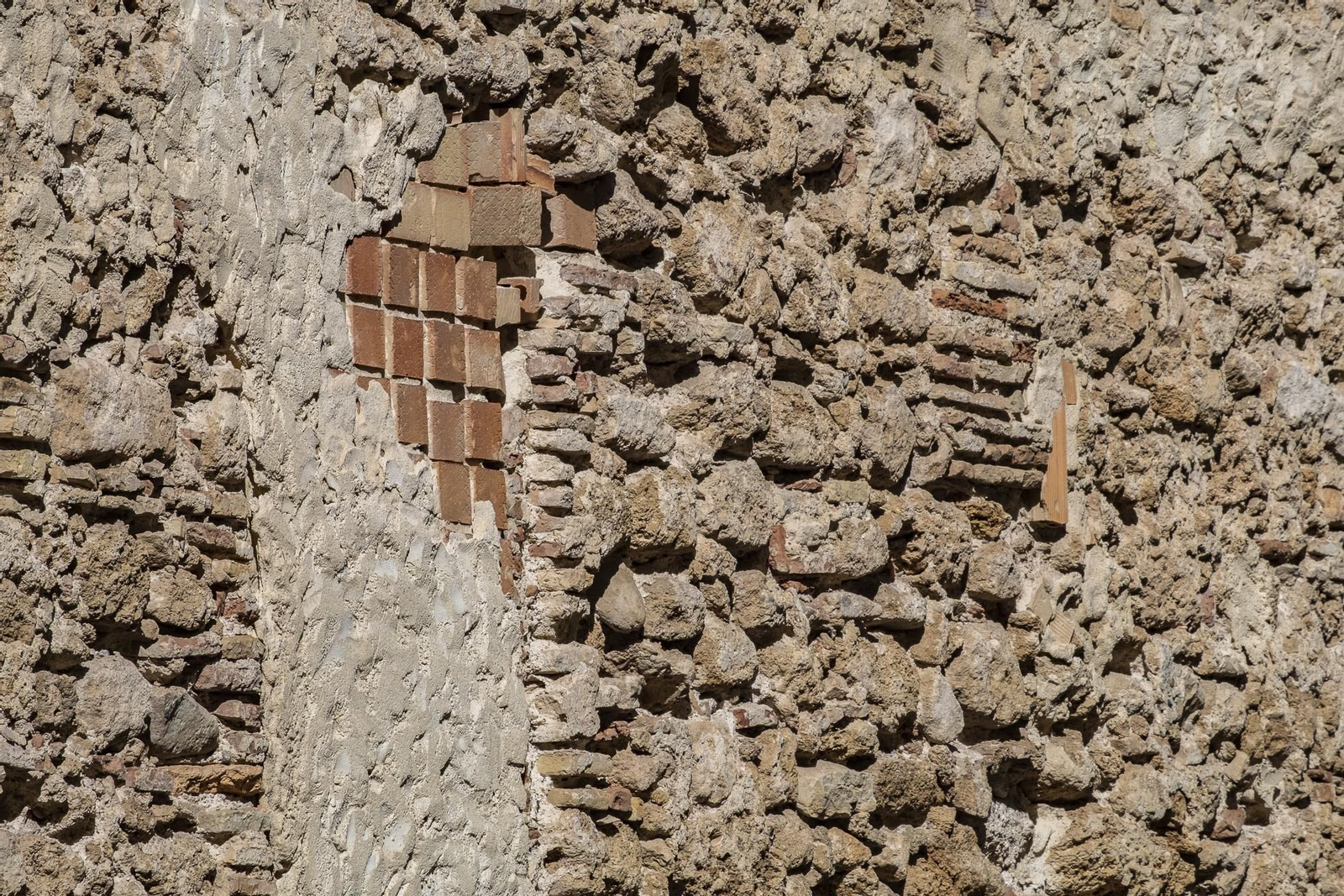 Arco de los Blanco y muralla medieval