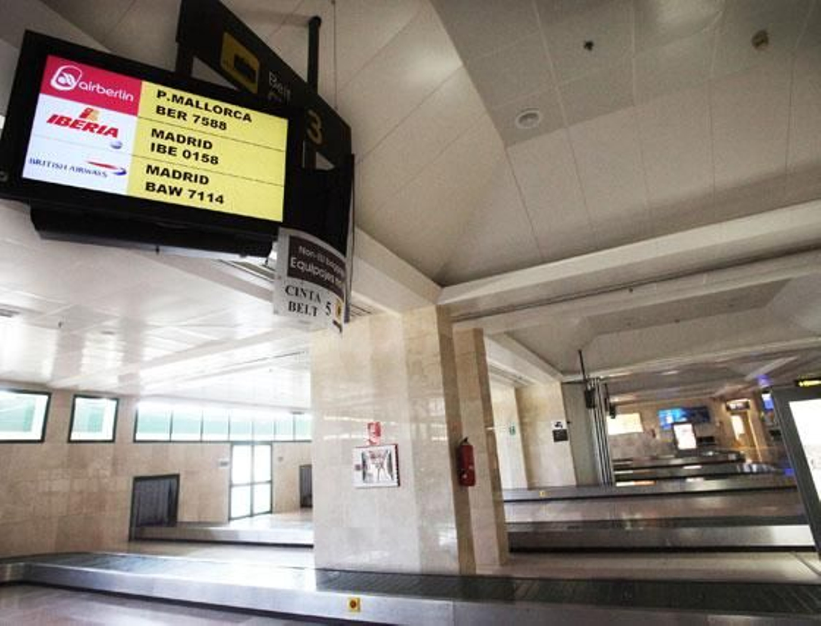 La ampliación de la terminal dota al aeródromo jerezano de capacidad operativa para atender a 2.800.000 pasajeros anuales, el doble de la que tenía hasta ahora

Foto: Vanesa Lobo