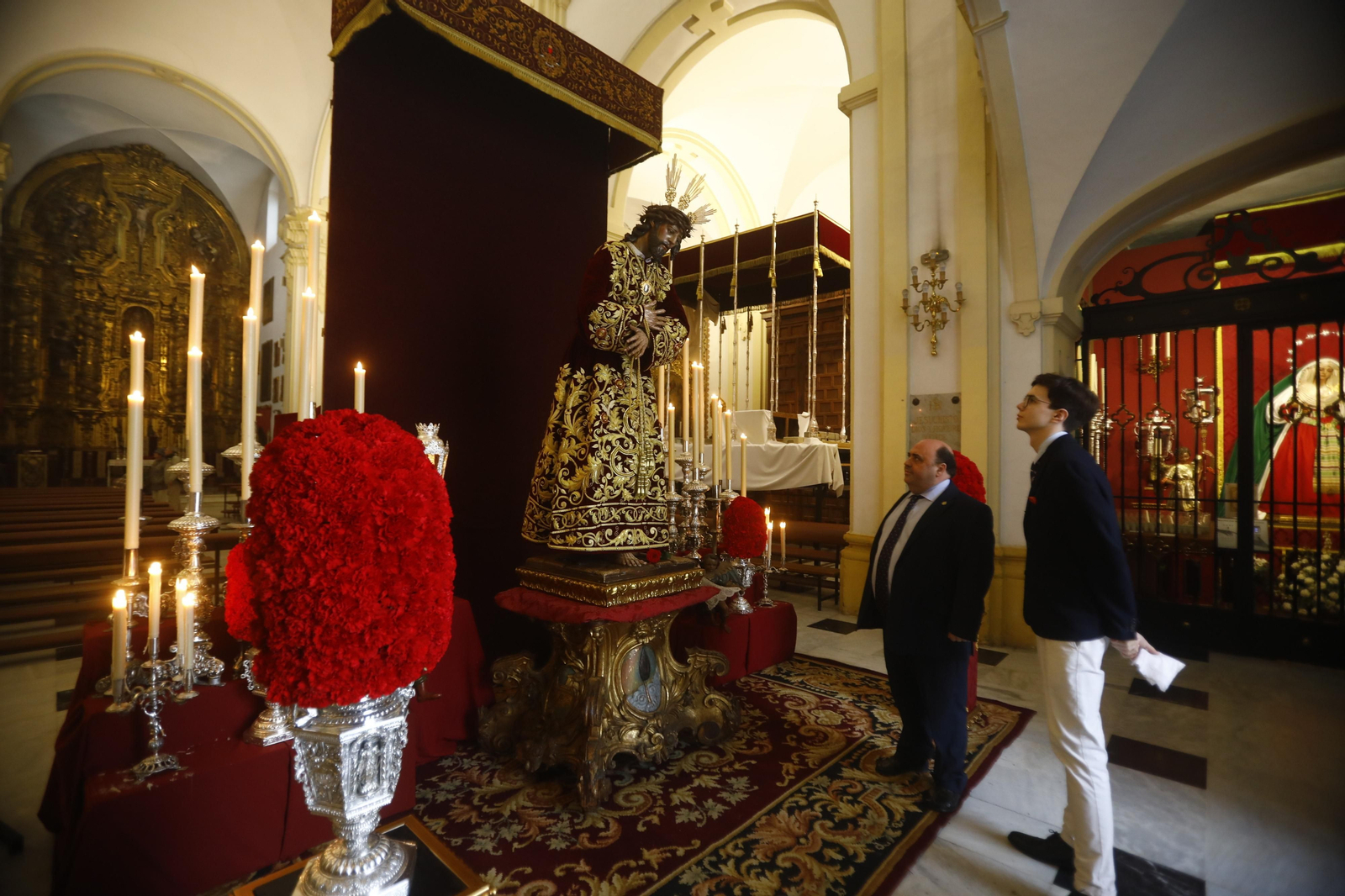 Las mejores imágenes de los besapiés del segundo domingo de Cuaresma en Córdoba