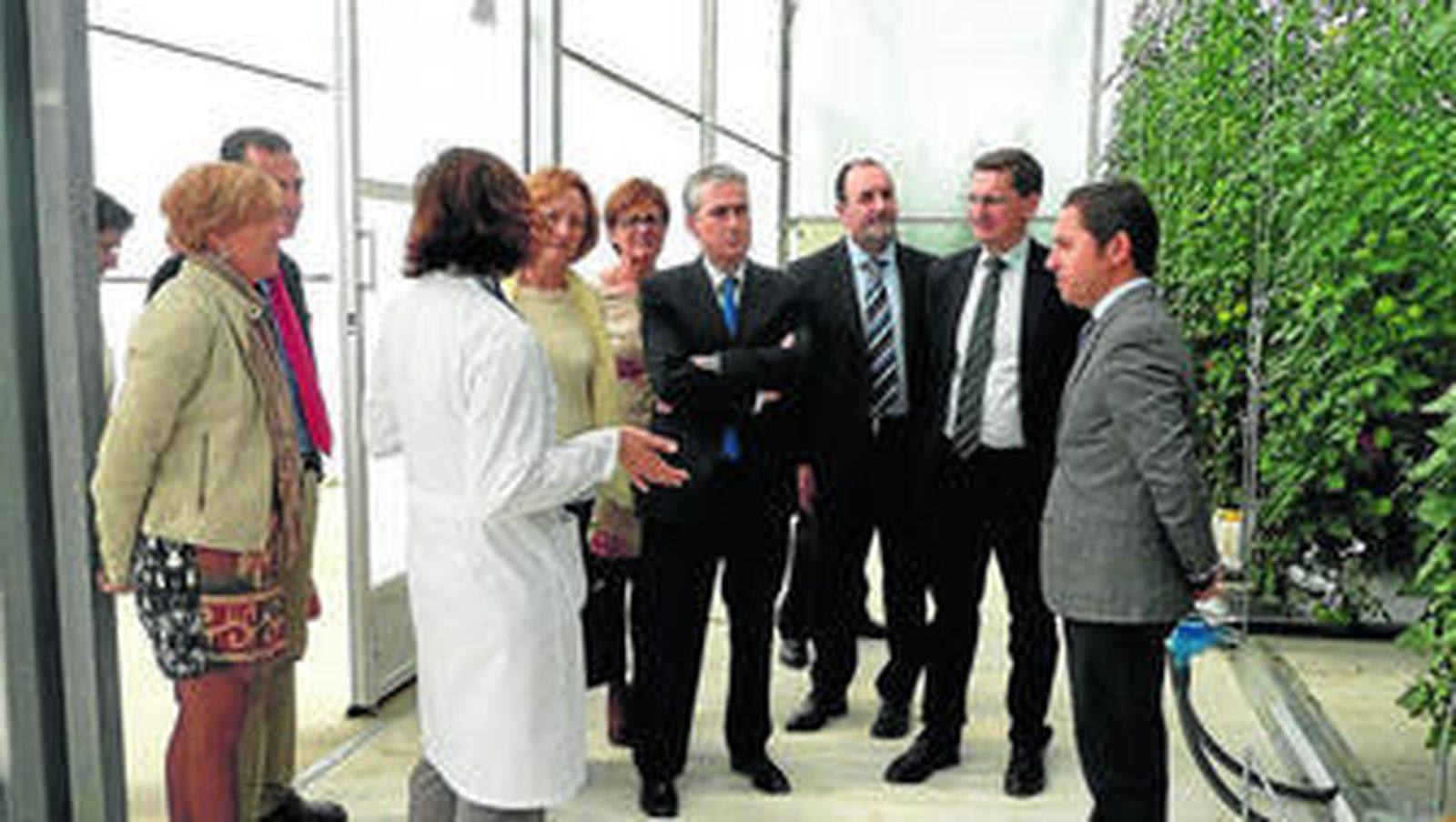 Visita a Tecnova donde estuvo acompañado por los delegados José Manuel Ortiz y Adriana Valverde.