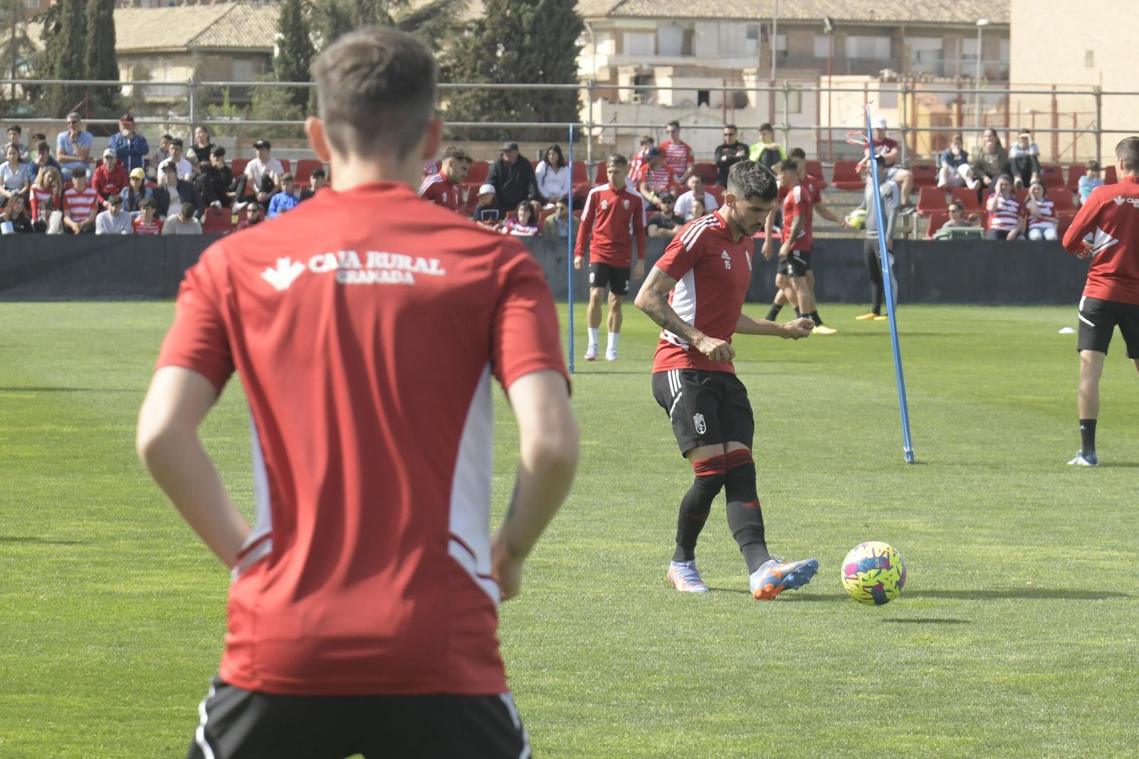 Un entrenamiento del Granada en la ciudad deportiva
