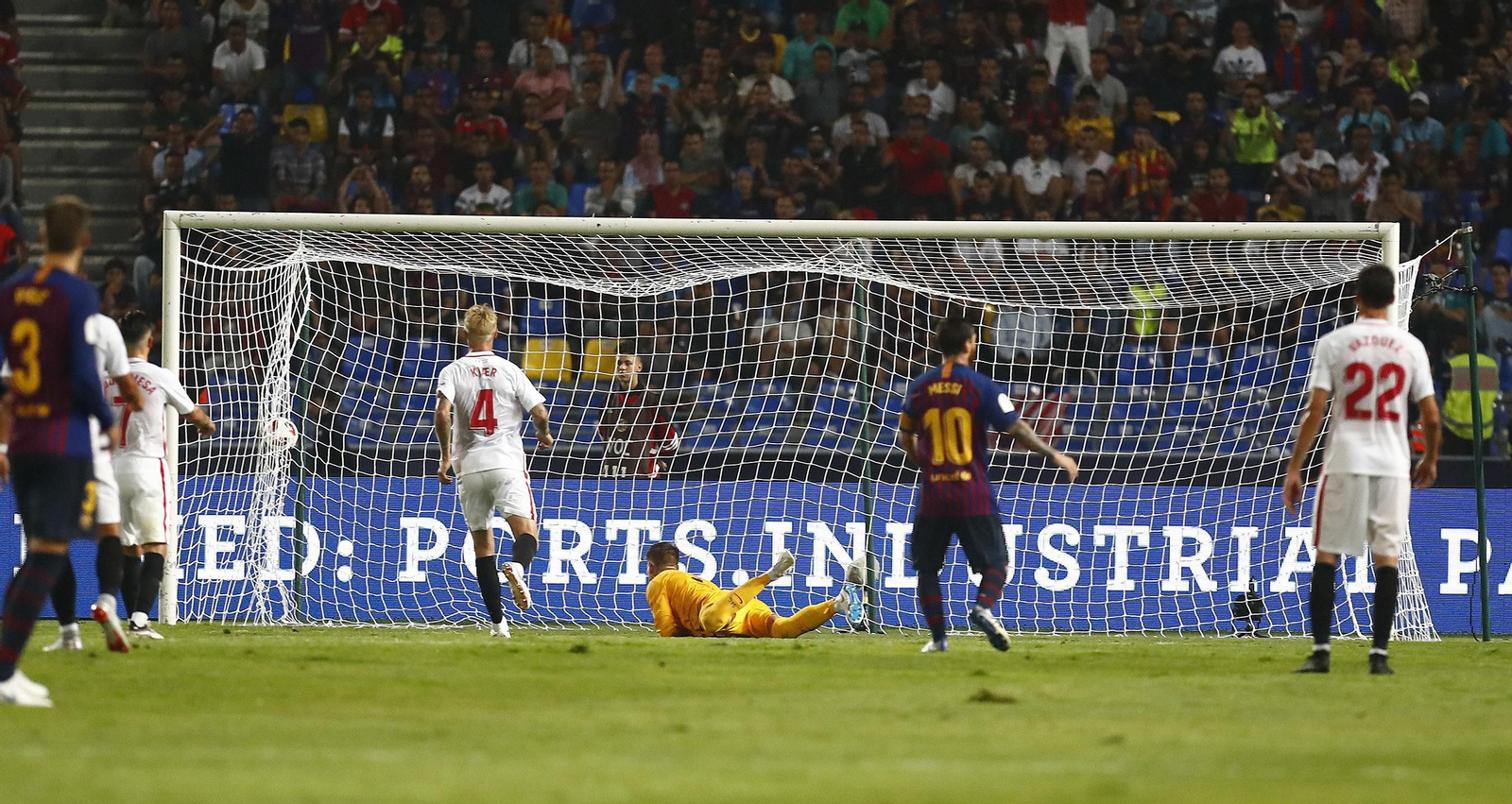 Las imágenes del Sevilla-Barcelona de la Supercopa