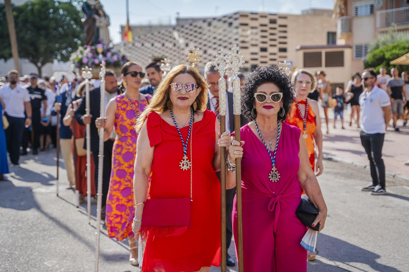 La procesión de la Virgen del Carmen y Santa Ana pone el broche final a las fiestas del Puerto de Roquetas