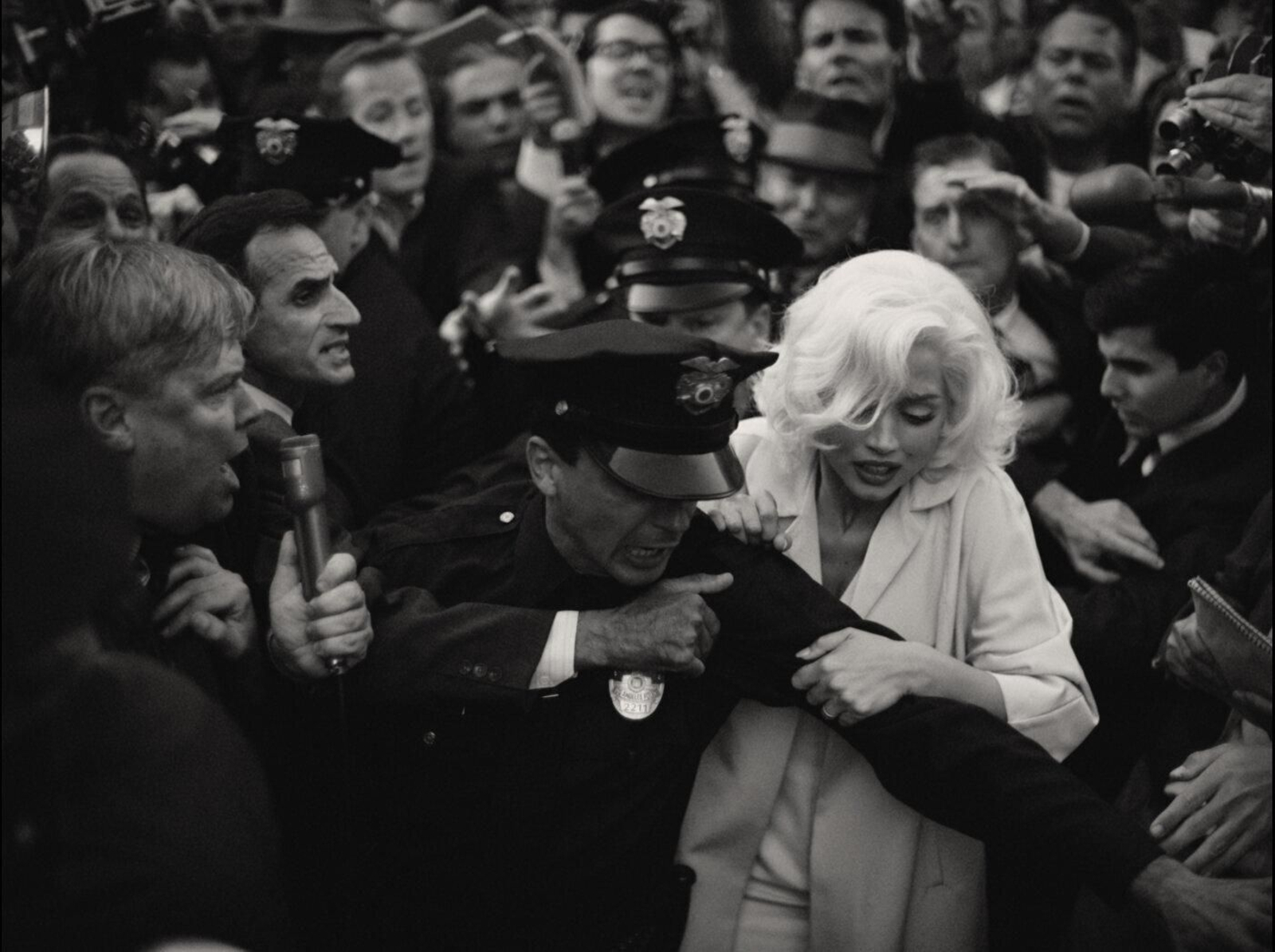 Un fotograma de 'Blonde'.