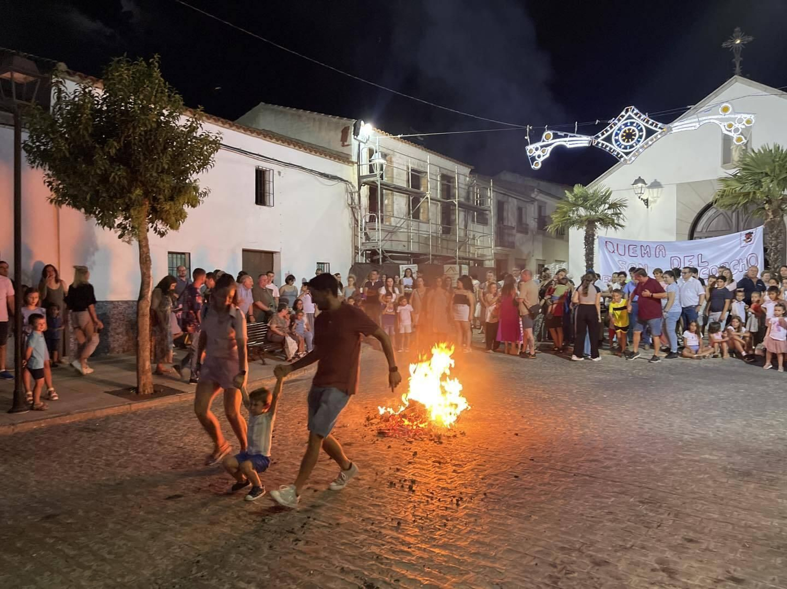 La quema de corcho por San Bartolomé en Pozoblanco, en fotografías La quema de corcho por San Bartolomé en Pozoblanco, en fotografías