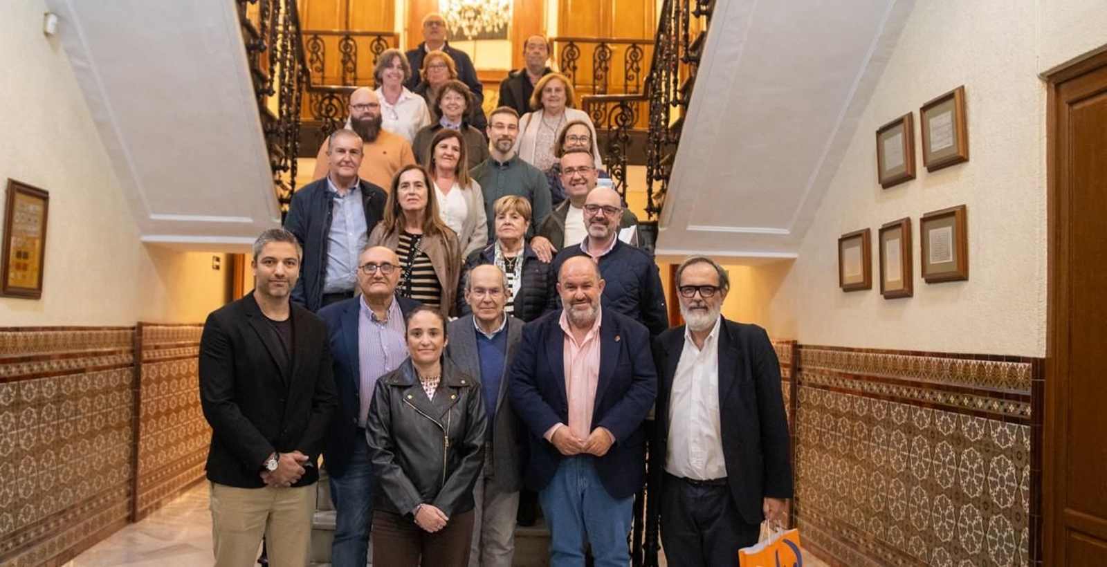 Francisco Lirola con los participantes en las VIIJornadas de Patrimonio Daliense.