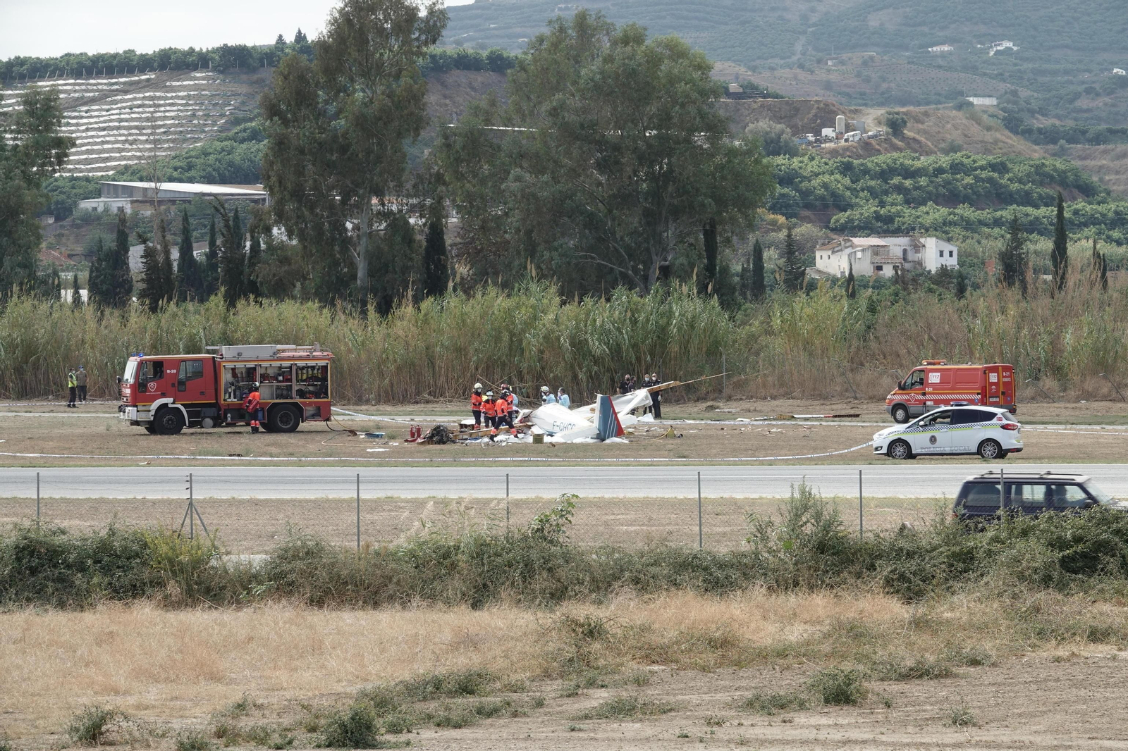 El accidente de una avioneta en Vélez-Málaga, en fotos