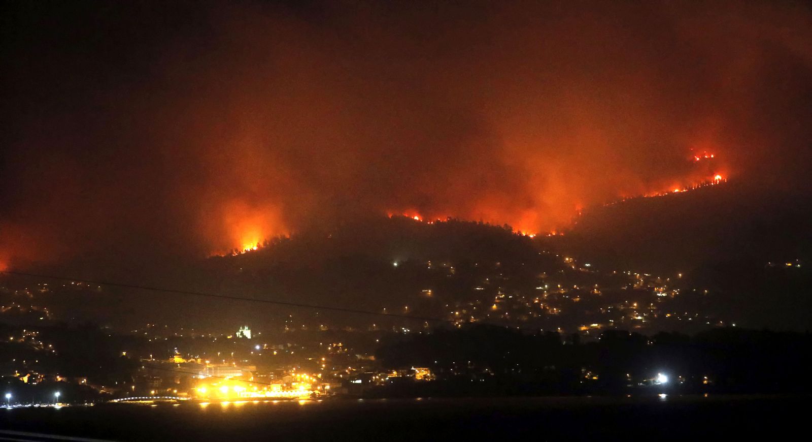 Los incendios declarados en Galicia, en imágenes
