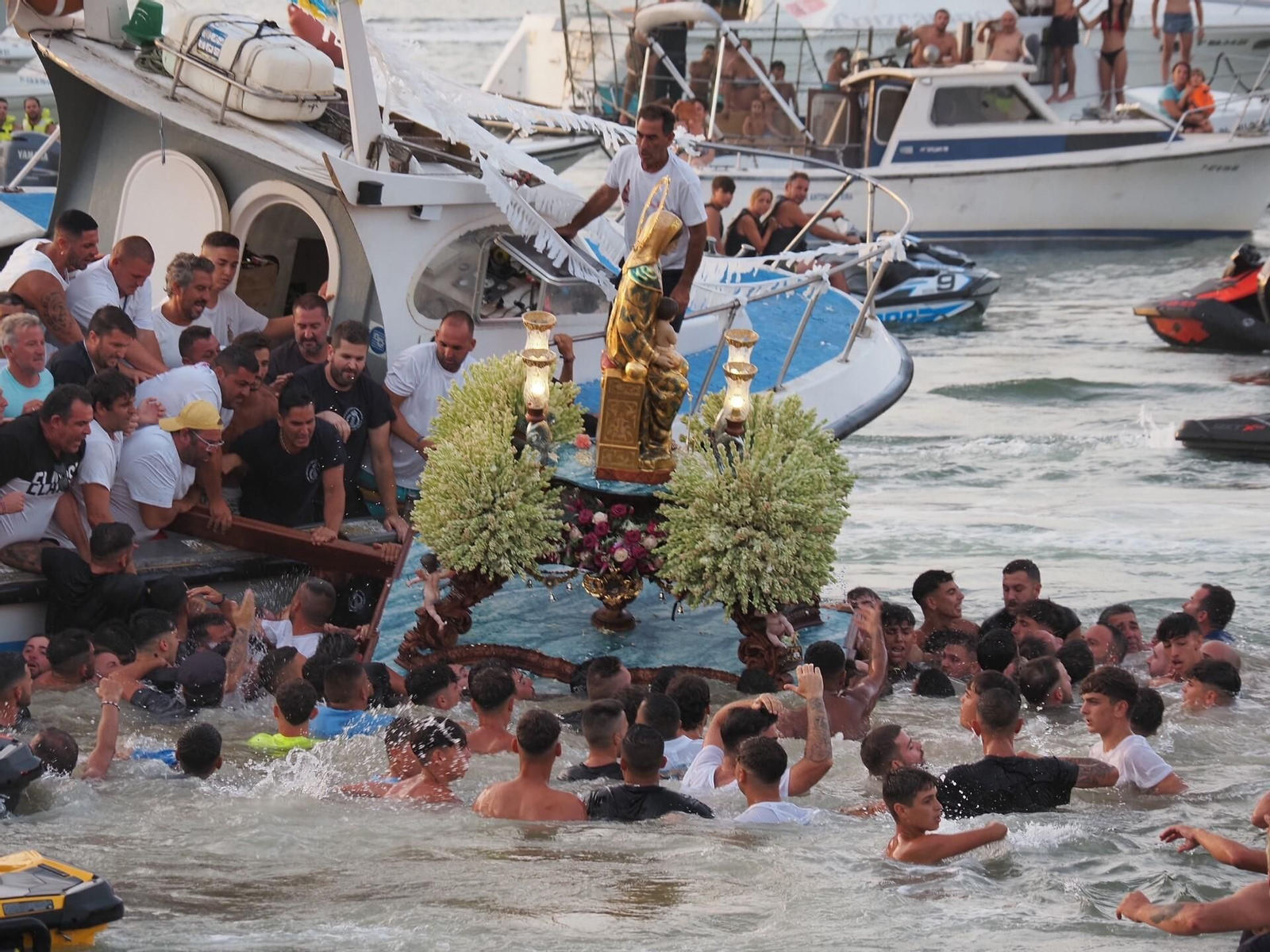 Las mejores imágenes de la procesión de la Virgen del Mar de Isla Cristina.