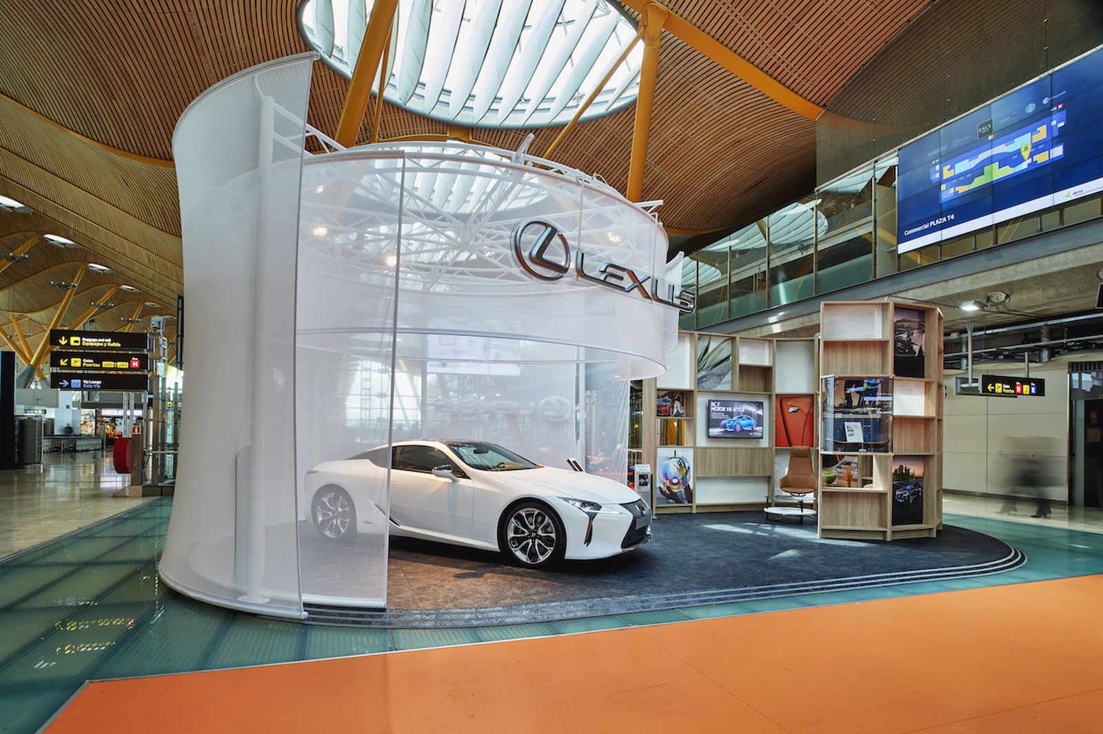 Lexus inaugura un espacio para conocer la marca dentro del aeropuerto de Barajas