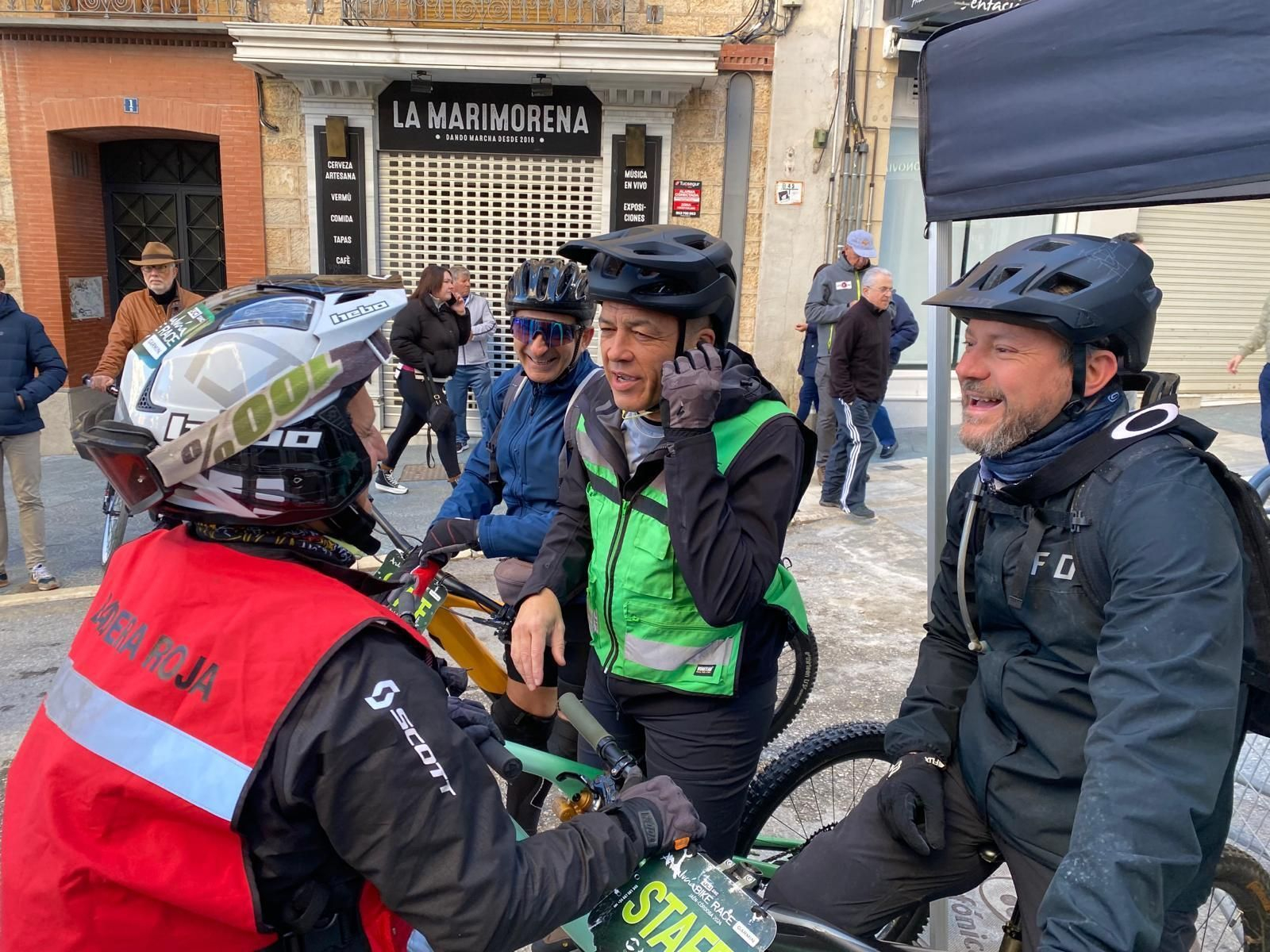 En imágenes: así ha salido a la Andalucía Bike Race desde la 'Carrera' de Jaén