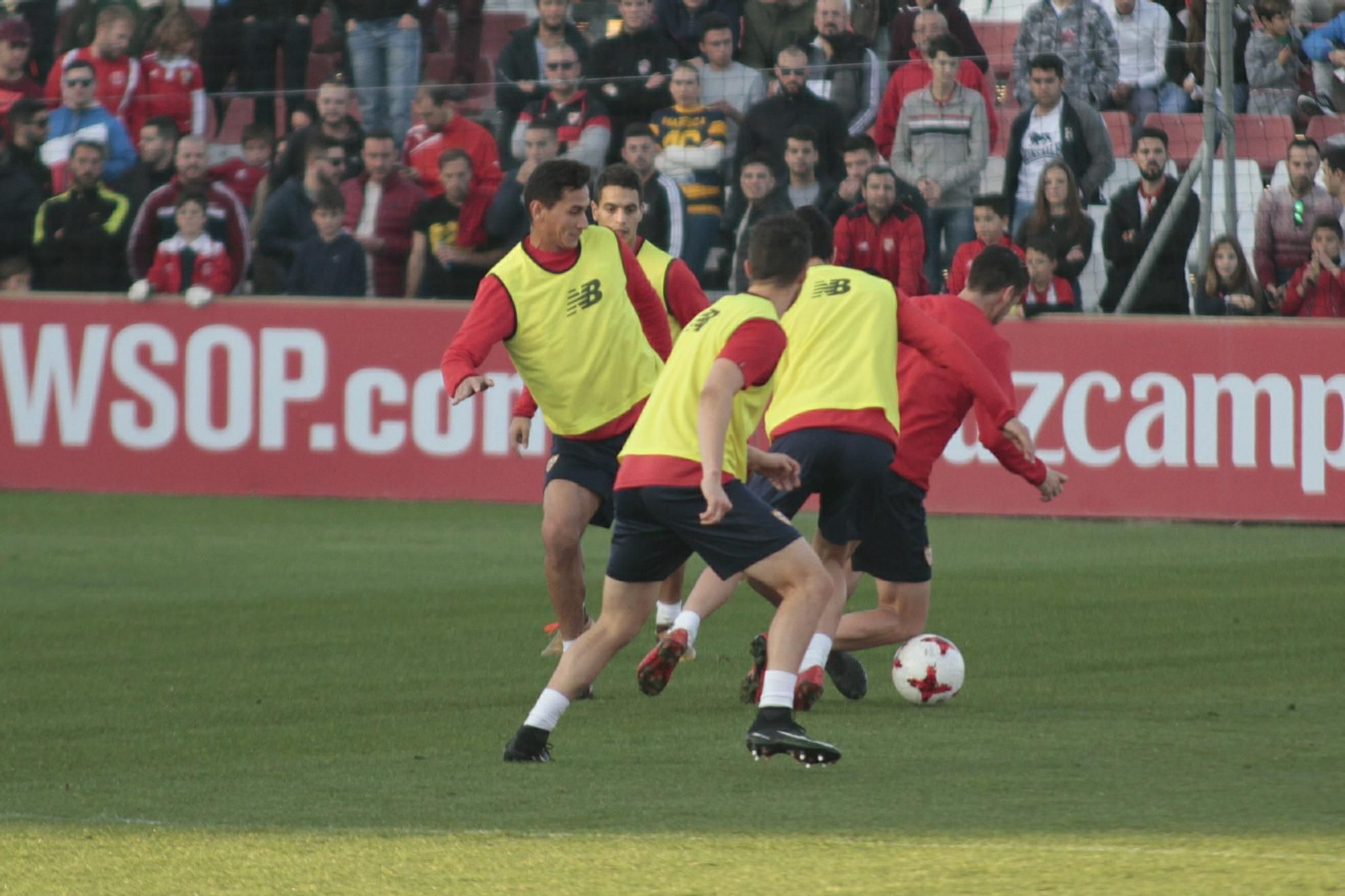 El entrenamiento del Sevilla a puerta abierta